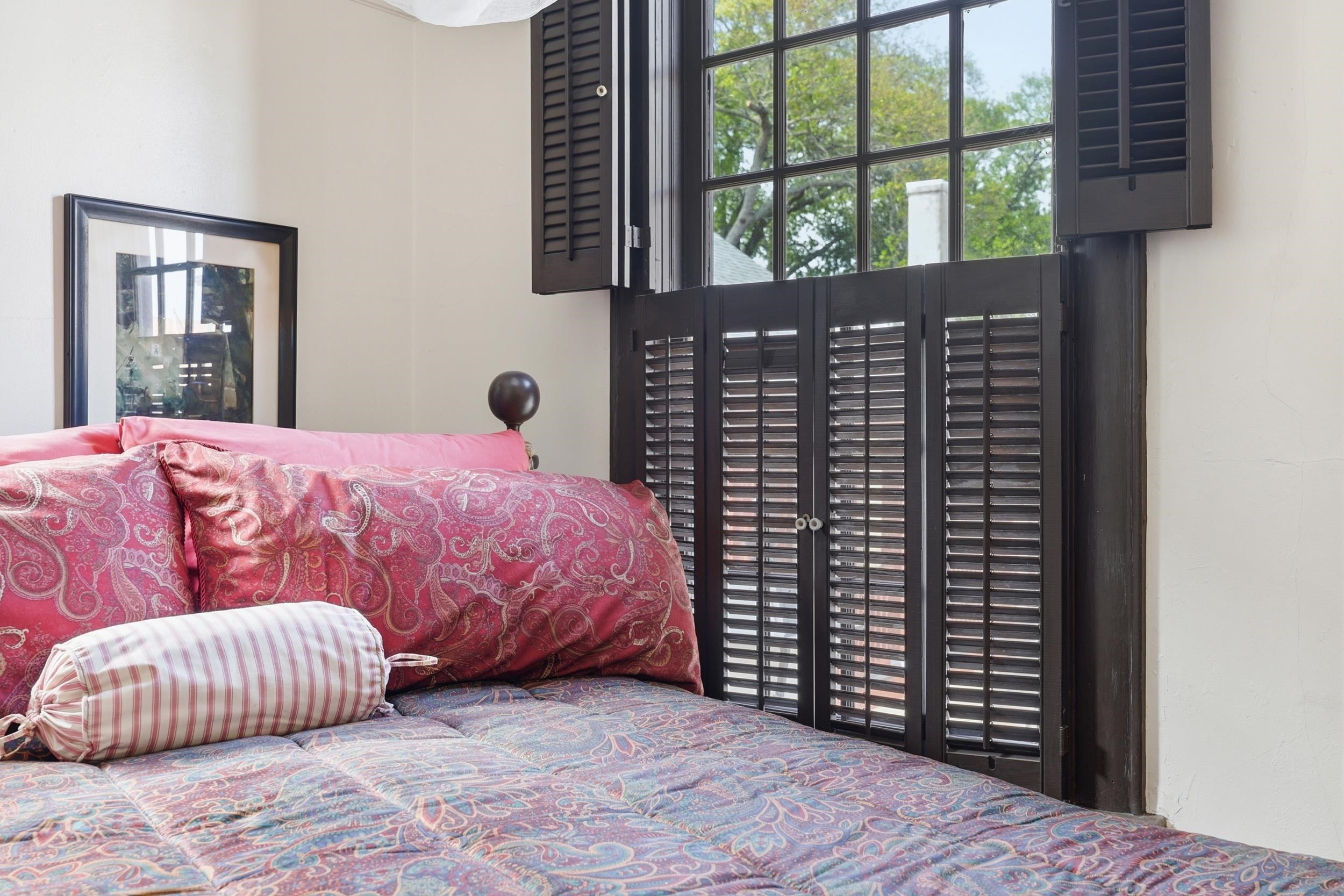 Image 35 of 100 For 50 Charlotte St