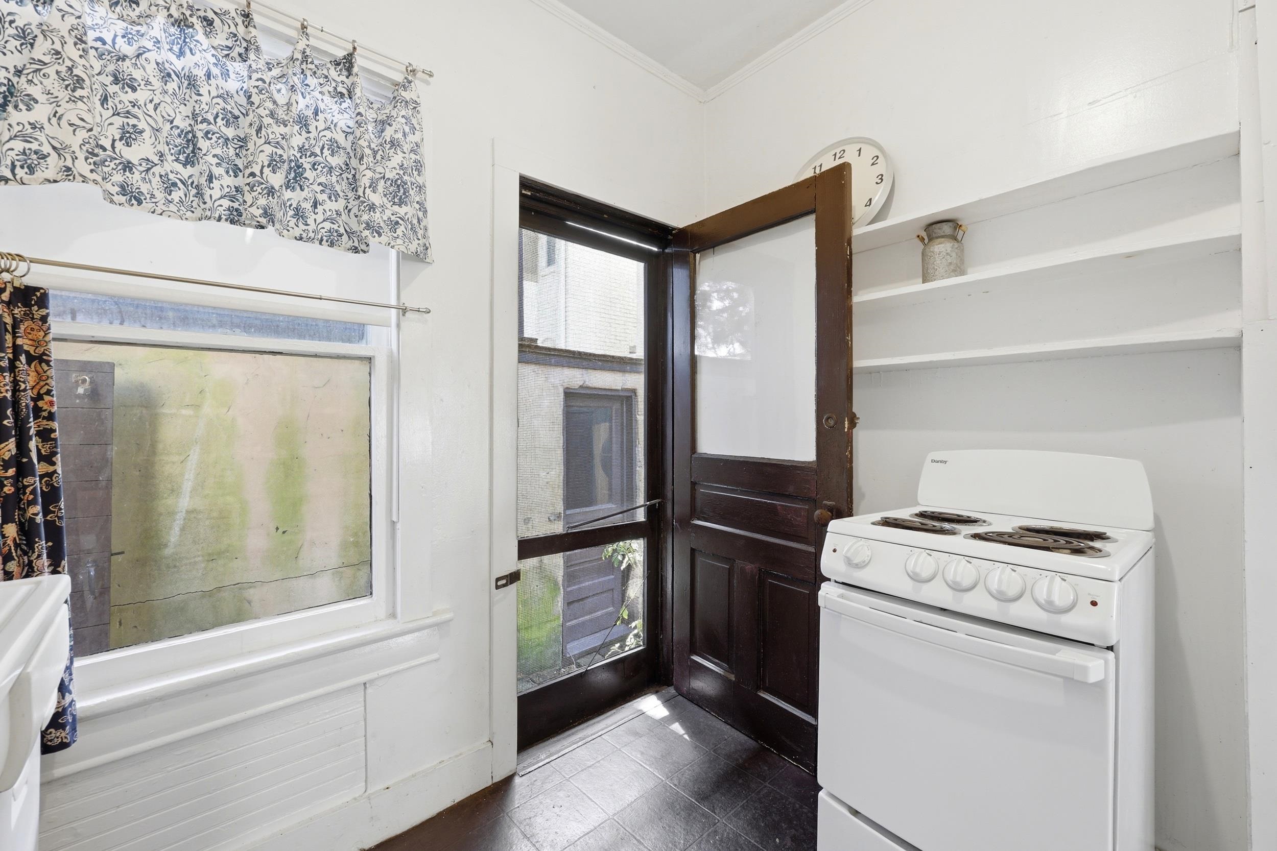 Image 64 of 100 For 50 Charlotte St