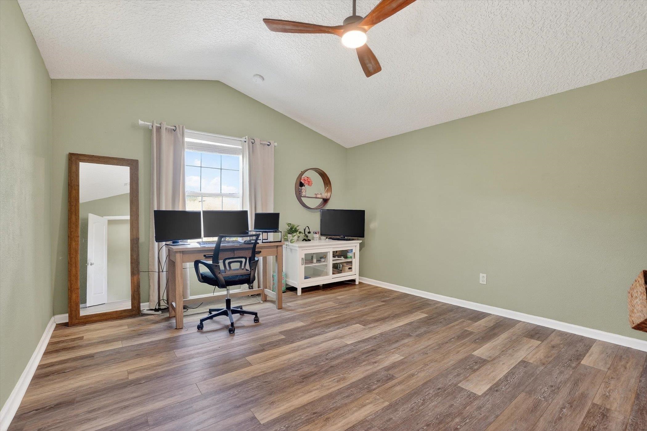 Image 32 of 45 For 137 Fallen Timber Way