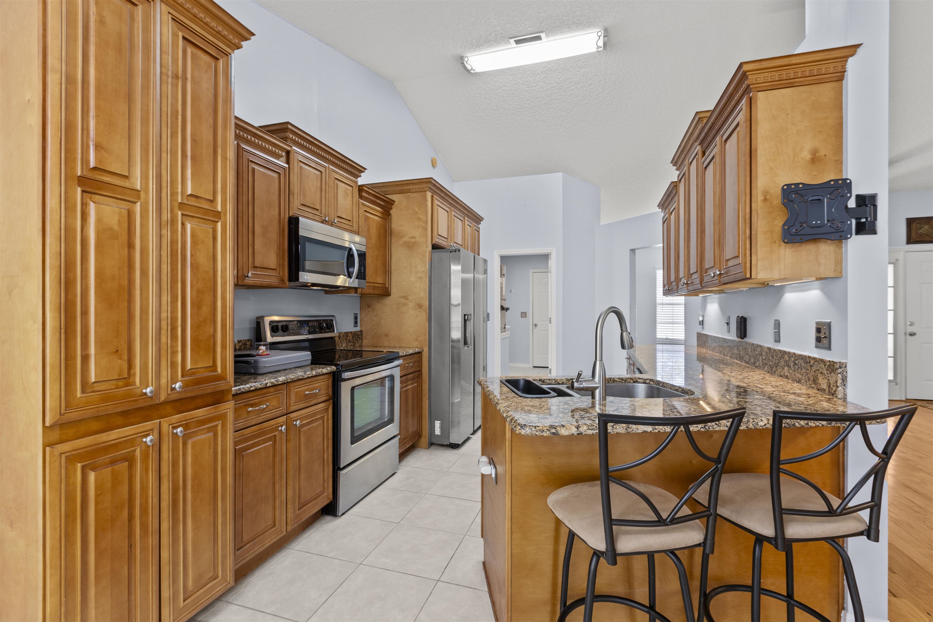 Image 13 of 40 For 4025 Red Pine Lane