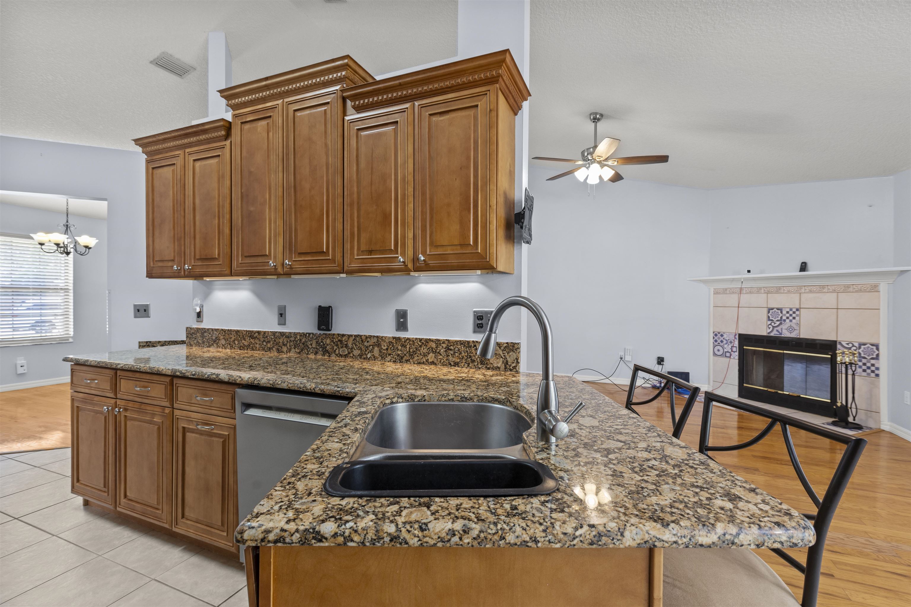 Image 14 of 40 For 4025 Red Pine Lane