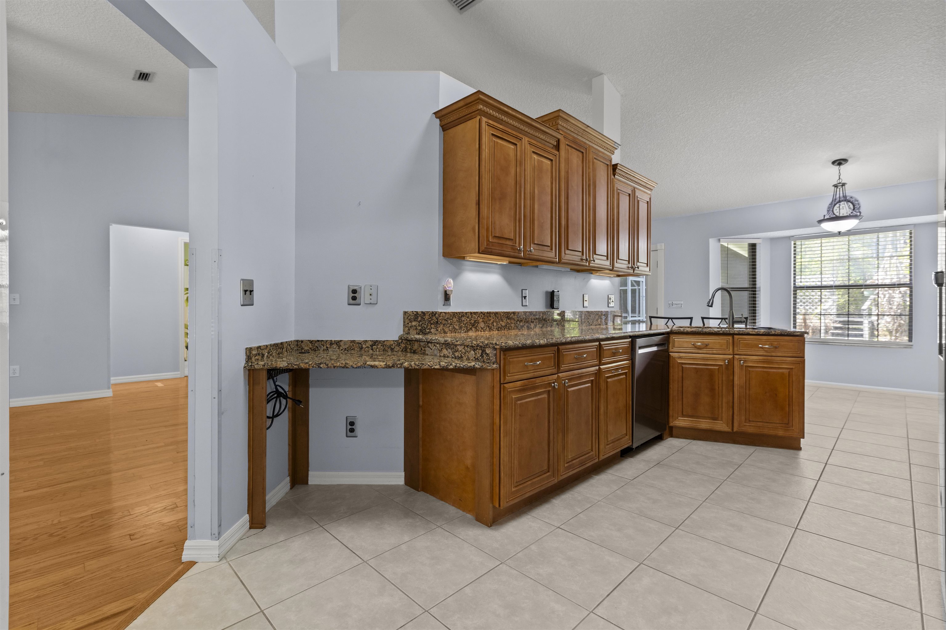 Image 16 of 40 For 4025 Red Pine Lane