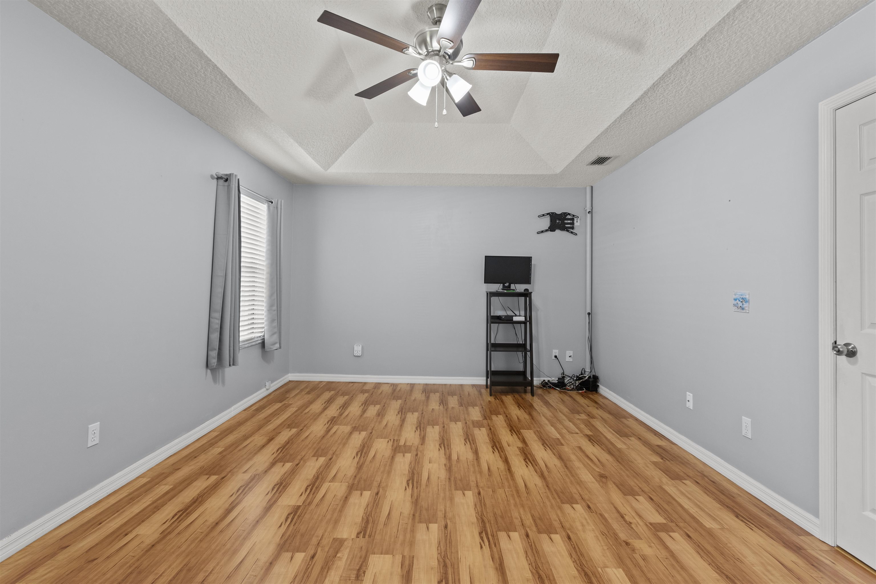 Image 20 of 40 For 4025 Red Pine Lane