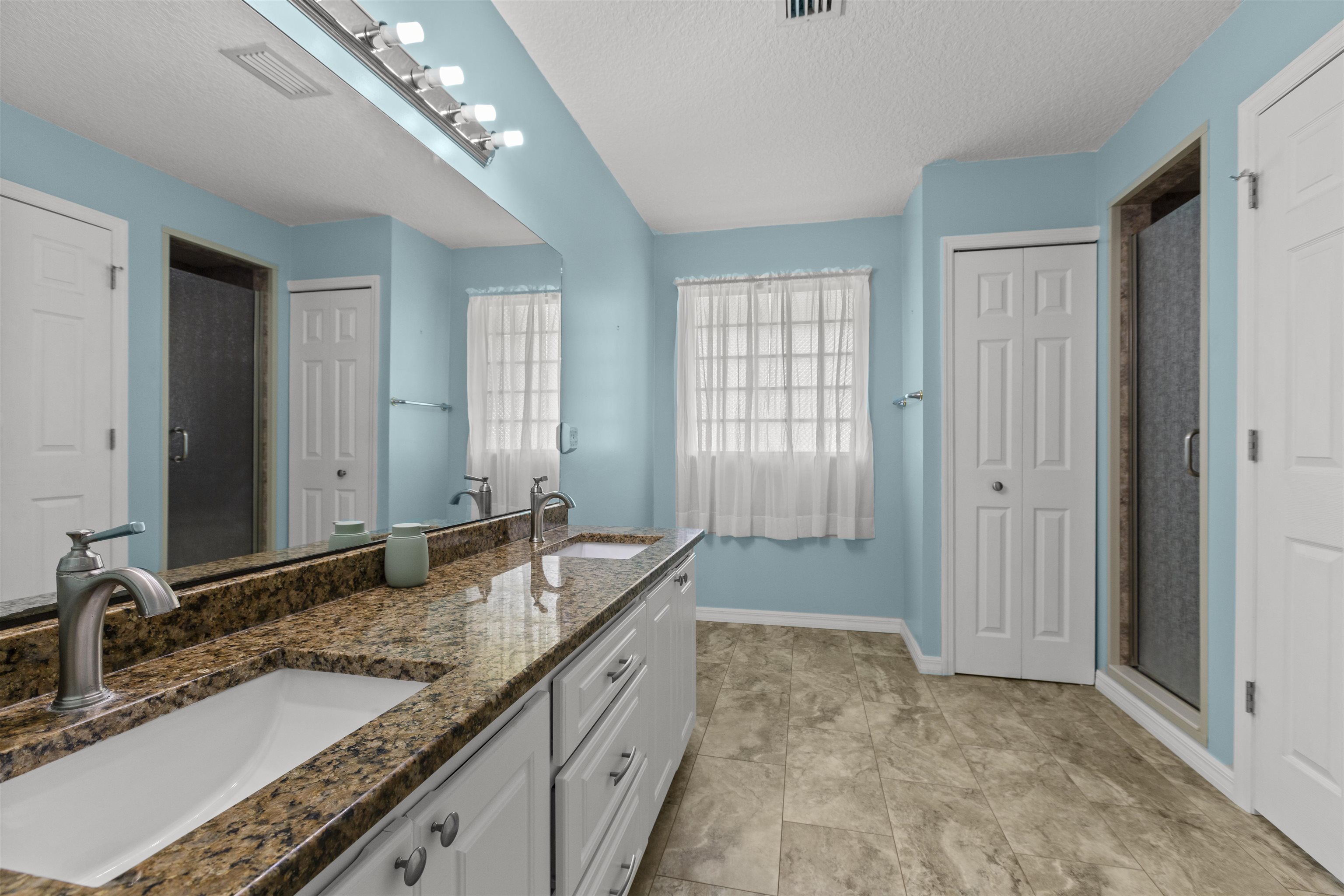 Image 22 of 40 For 4025 Red Pine Lane