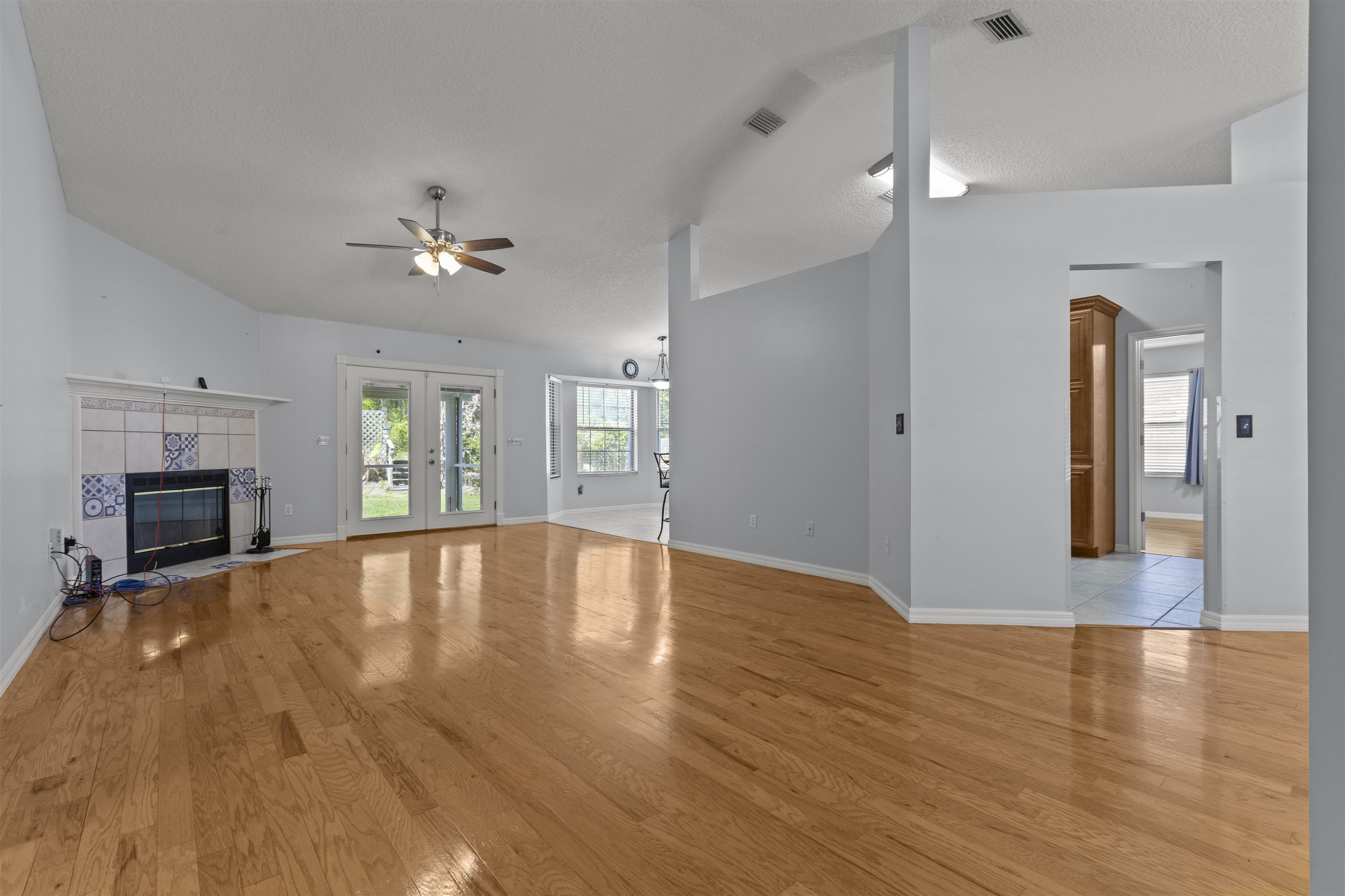 Image 4 of 40 For 4025 Red Pine Lane