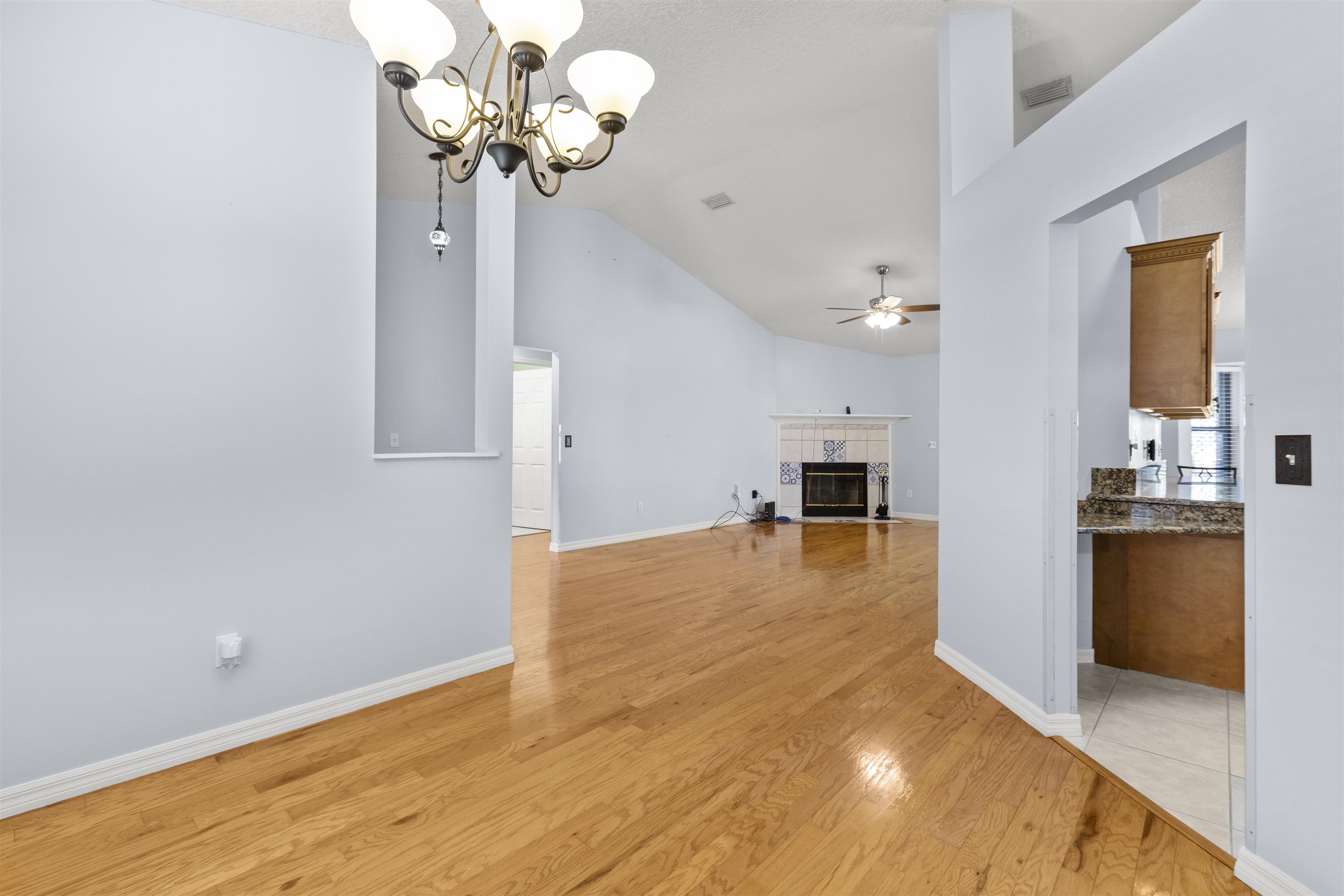 Image 7 of 40 For 4025 Red Pine Lane