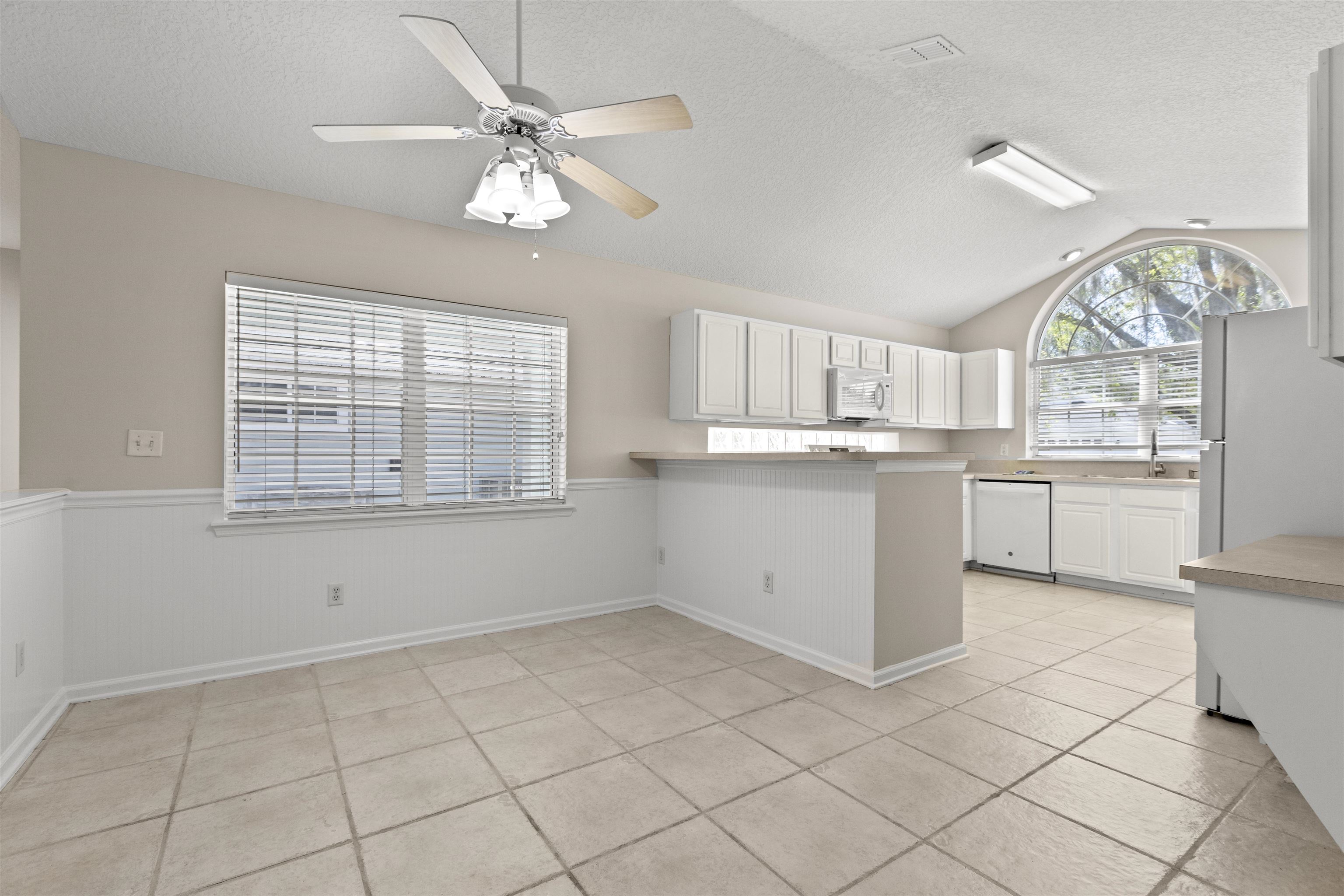 Image 11 of 39 For 428 Chamberlain Dr