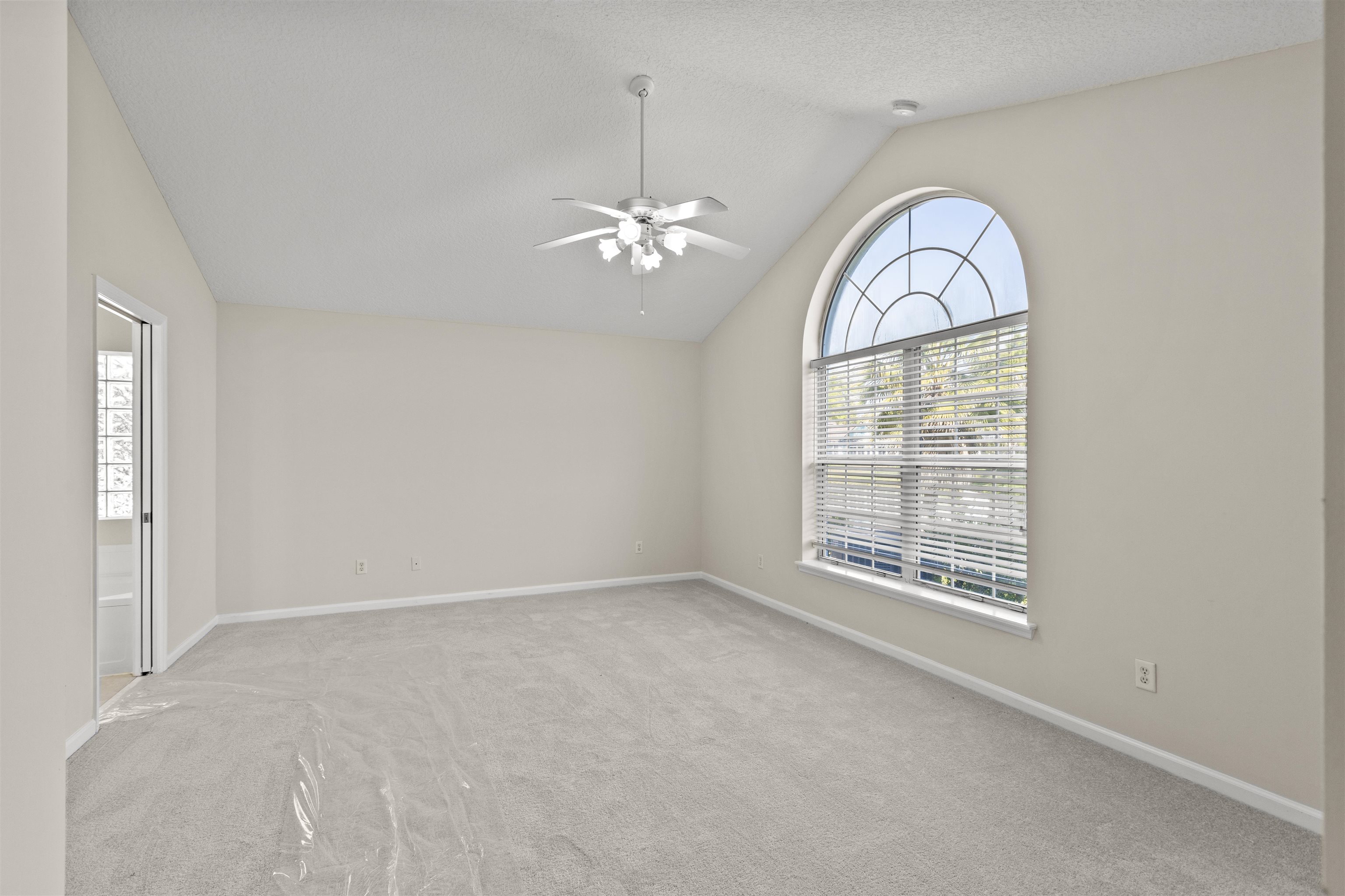 Image 16 of 39 For 428 Chamberlain Dr