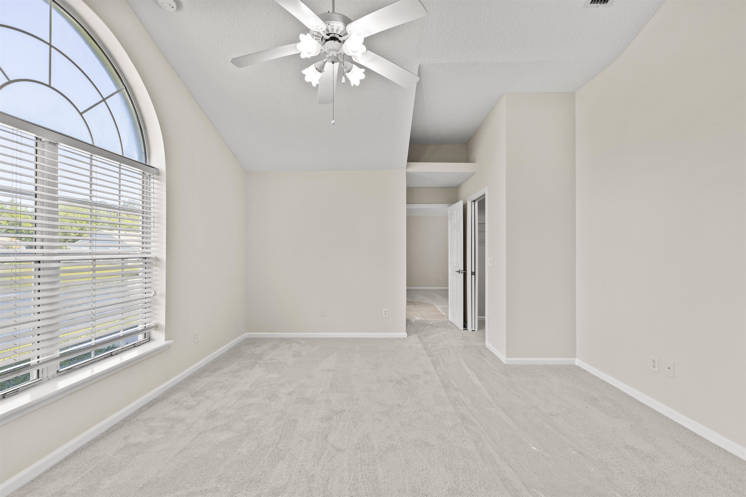 Image 18 of 39 For 428 Chamberlain Dr