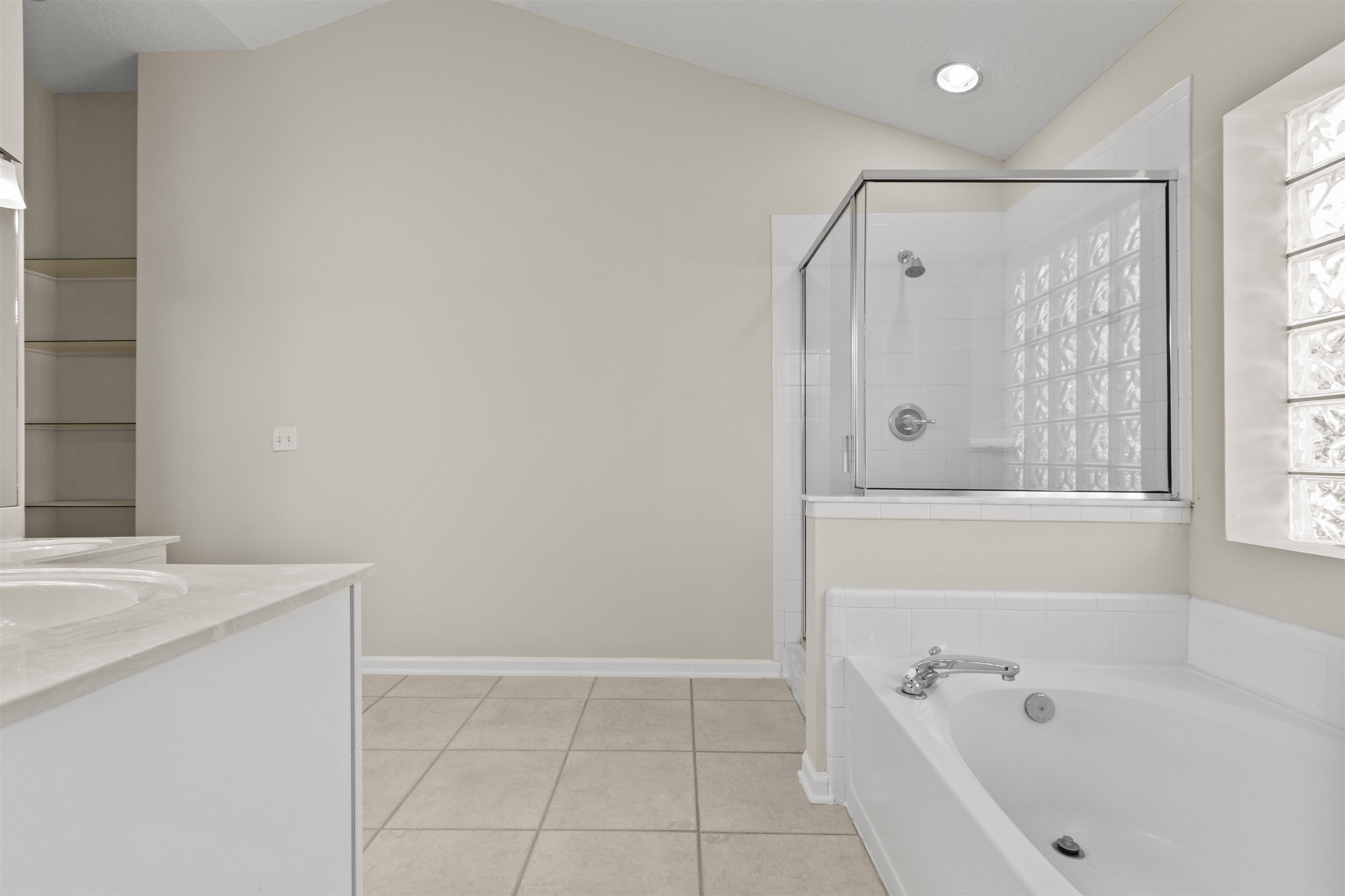 Image 20 of 39 For 428 Chamberlain Dr