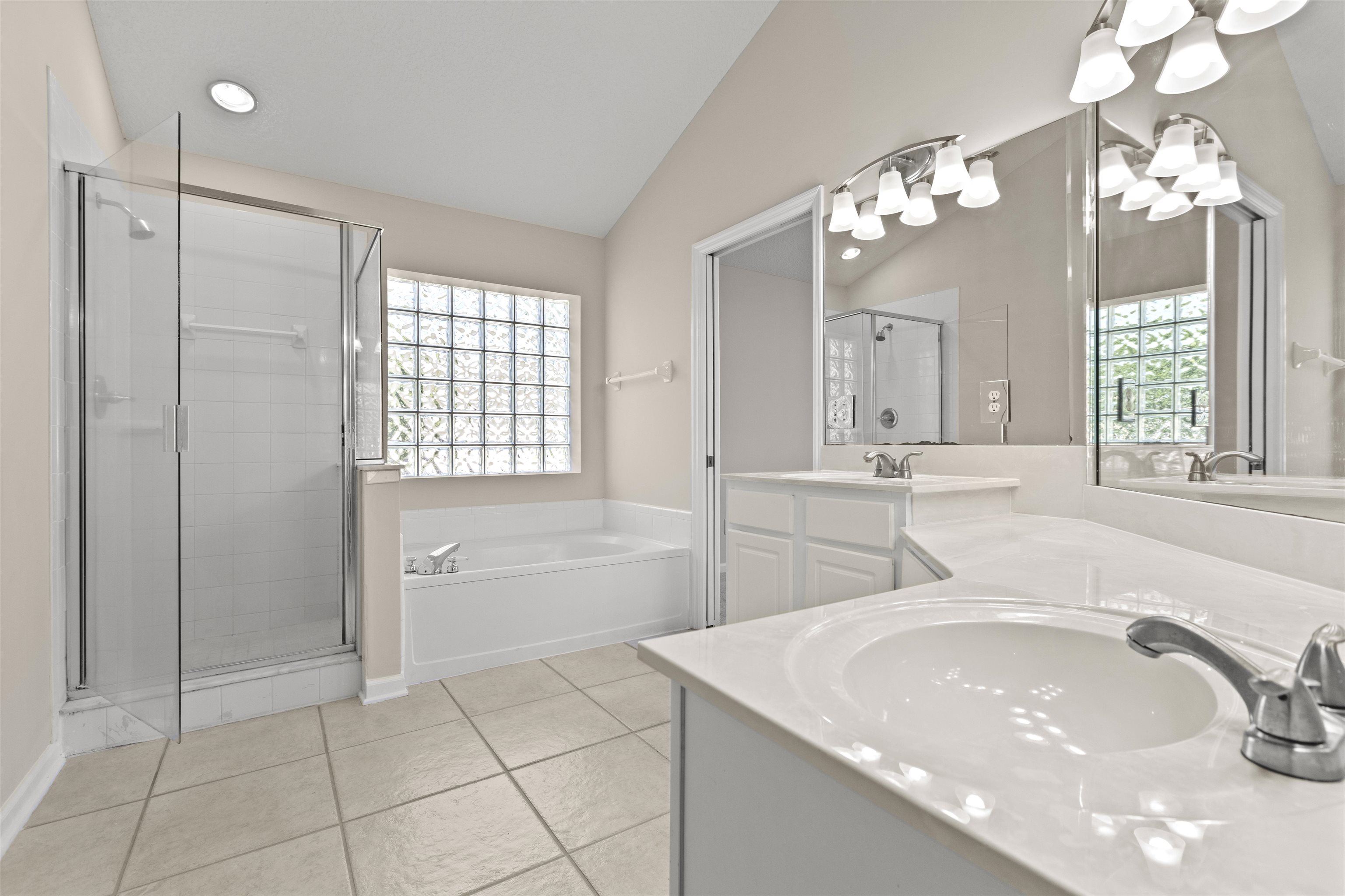 Image 22 of 39 For 428 Chamberlain Dr