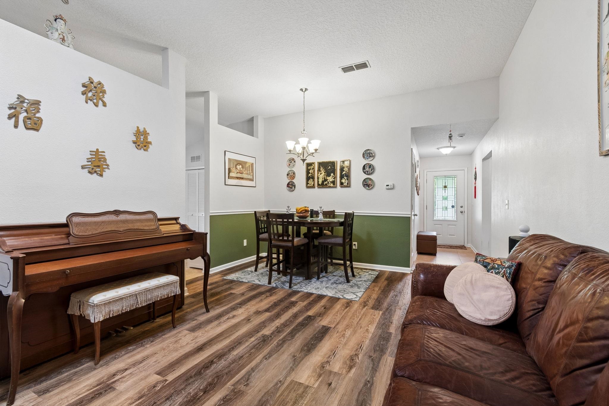 Image 7 of 53 For 187 Timberwood Dr