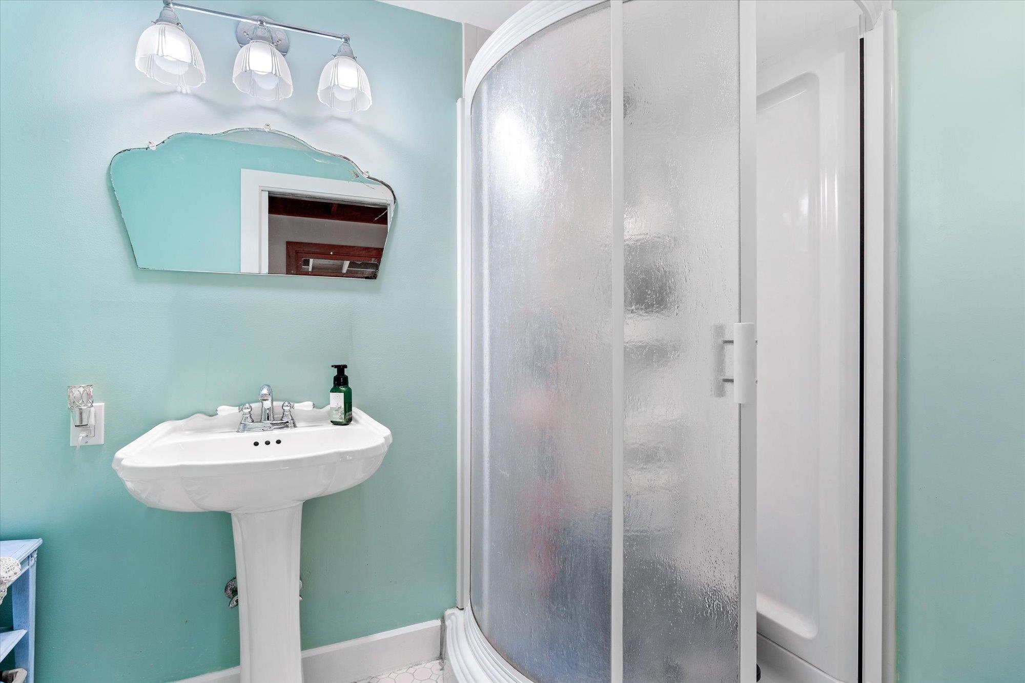 Image 17 of 52 For 68 Kings Ferry Way