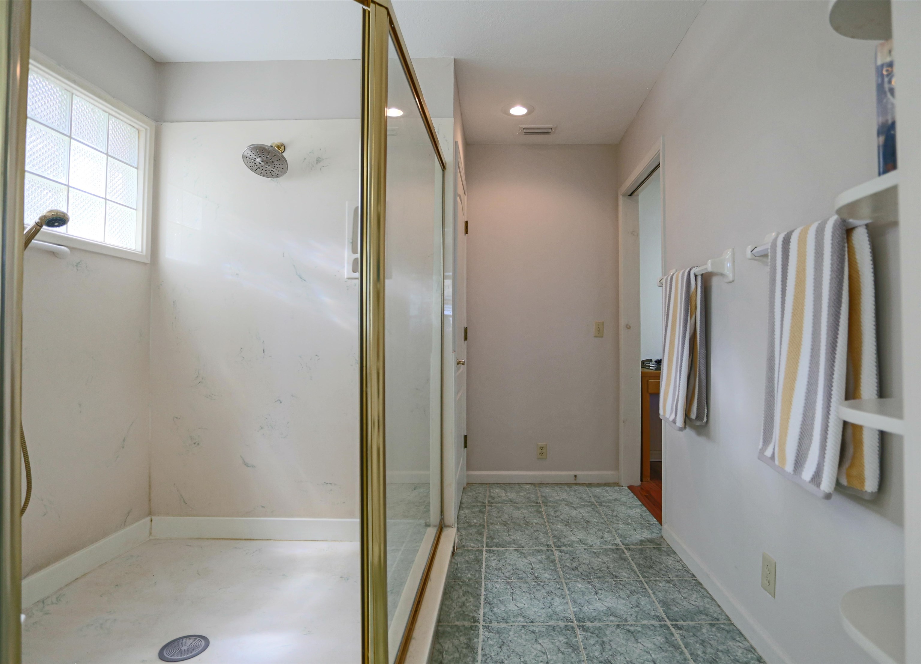 Image 48 of 94 For 524 Cedar Creek Rd