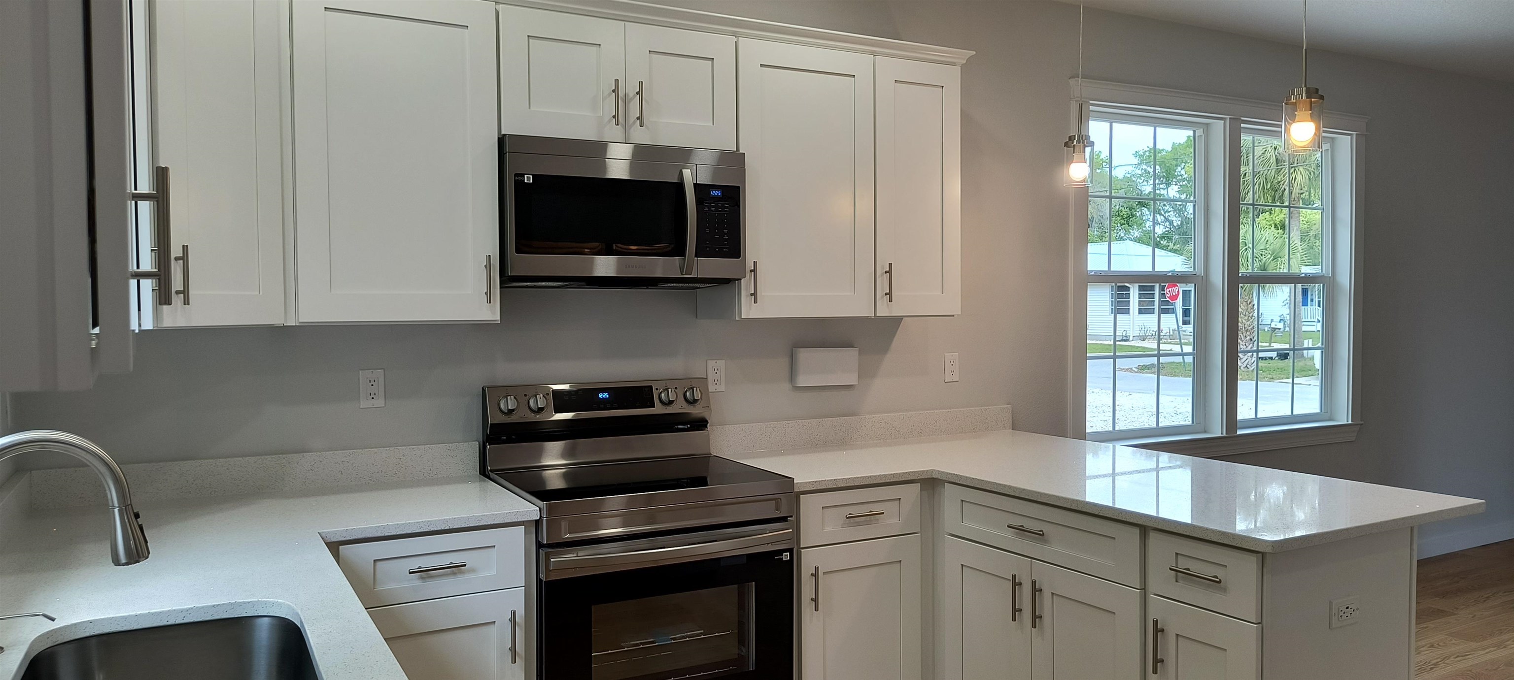 Image 12 of 37 For 98 Bruen St  