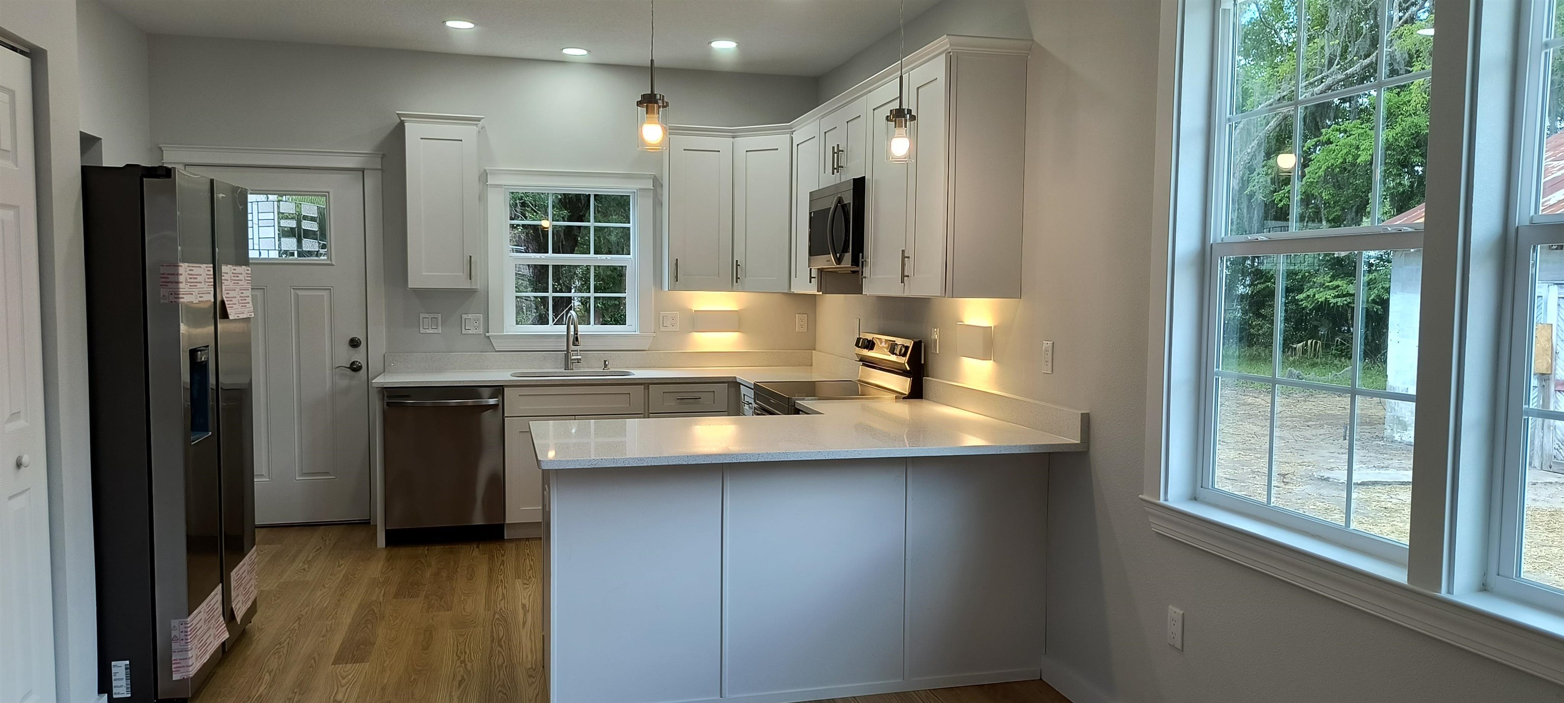 Image 16 of 37 For 98 Bruen St  