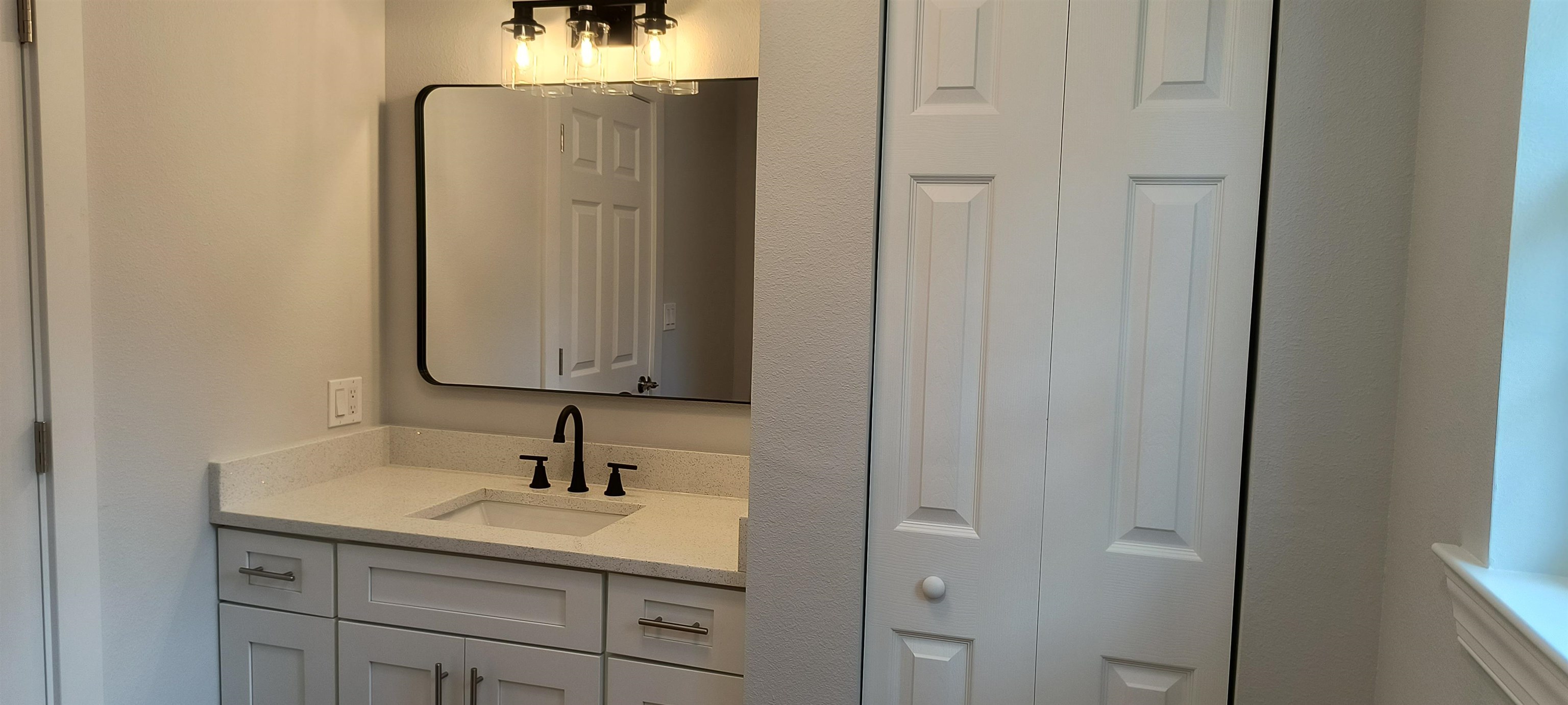 Image 23 of 37 For 98 Bruen St  