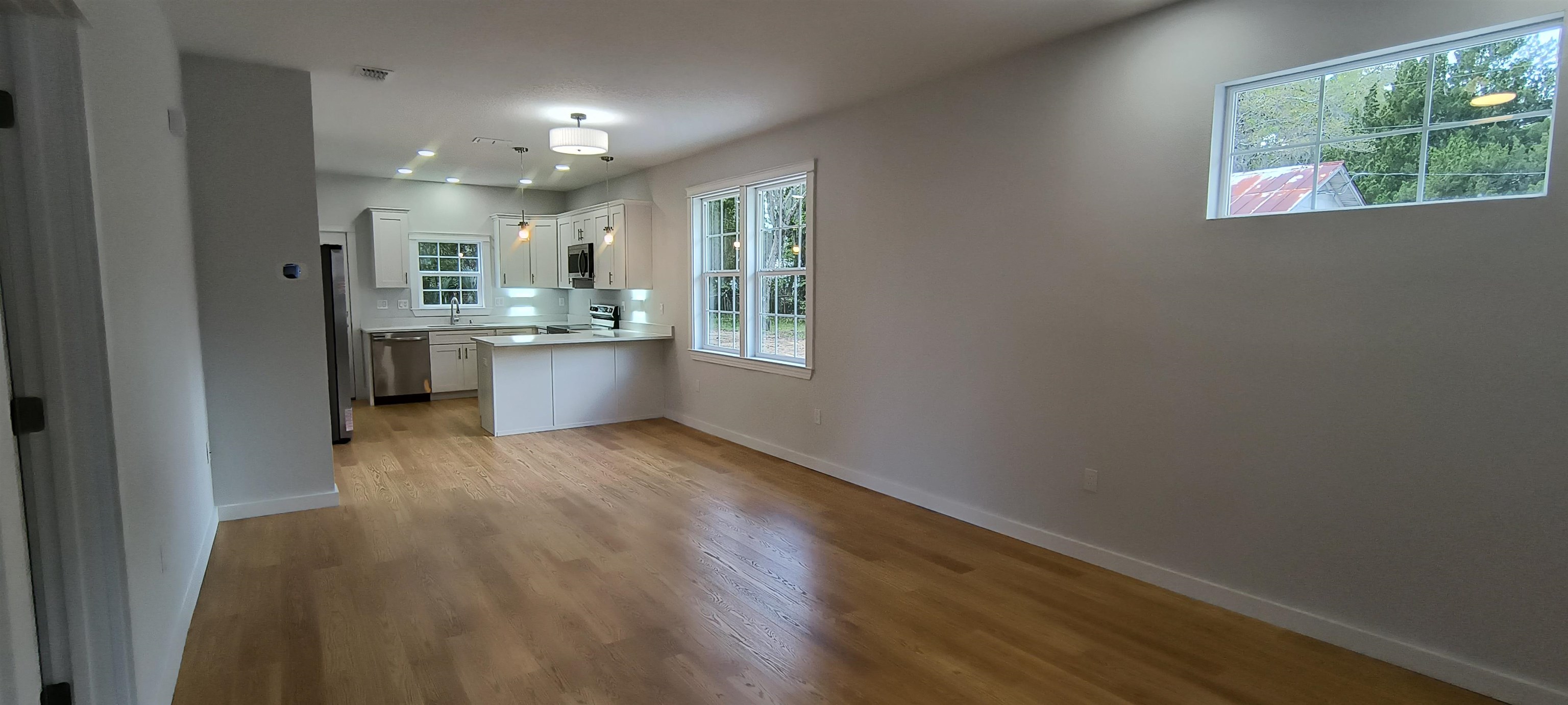 Image 5 of 37 For 98 Bruen St  