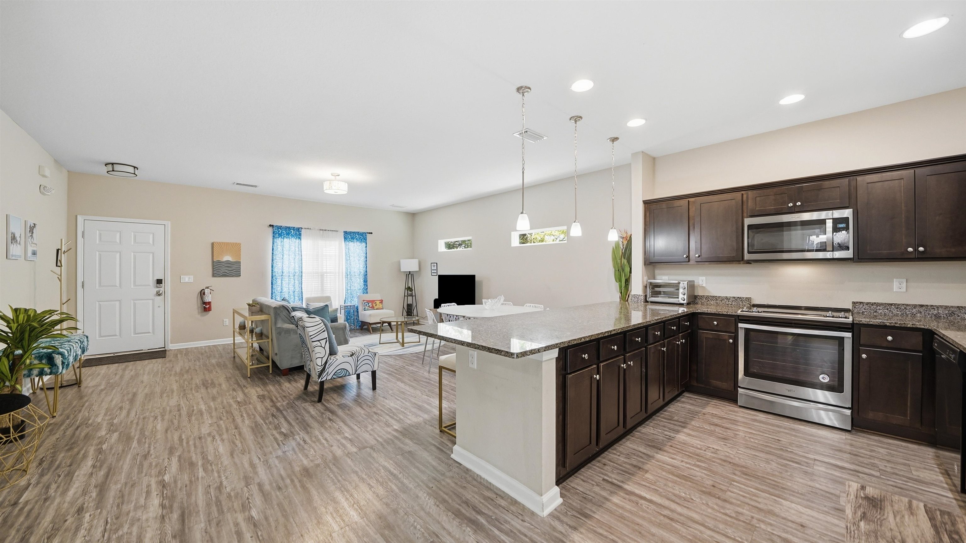 Image 10 of 50 For 241 Columbus St