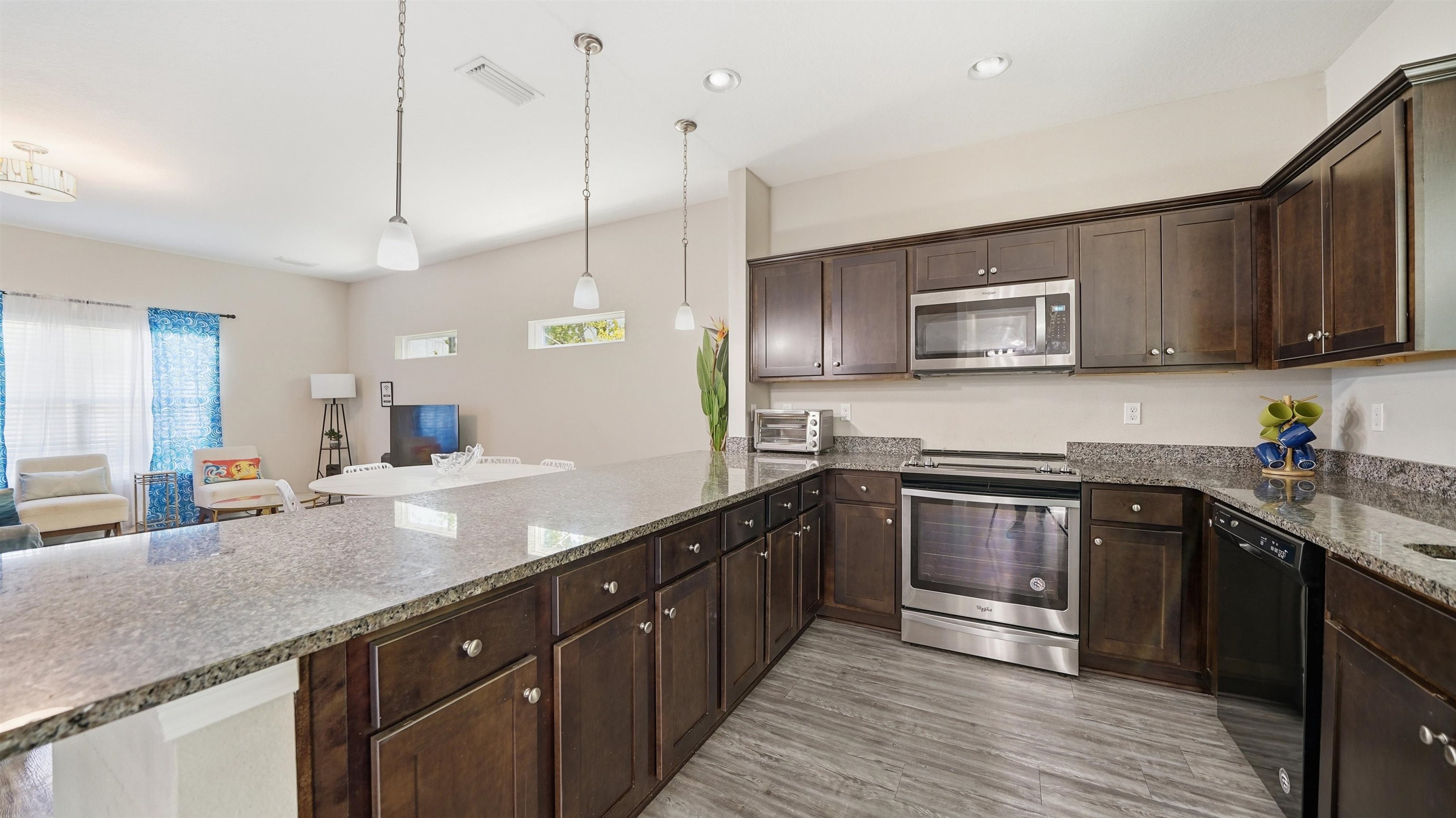 Image 12 of 50 For 241 Columbus St