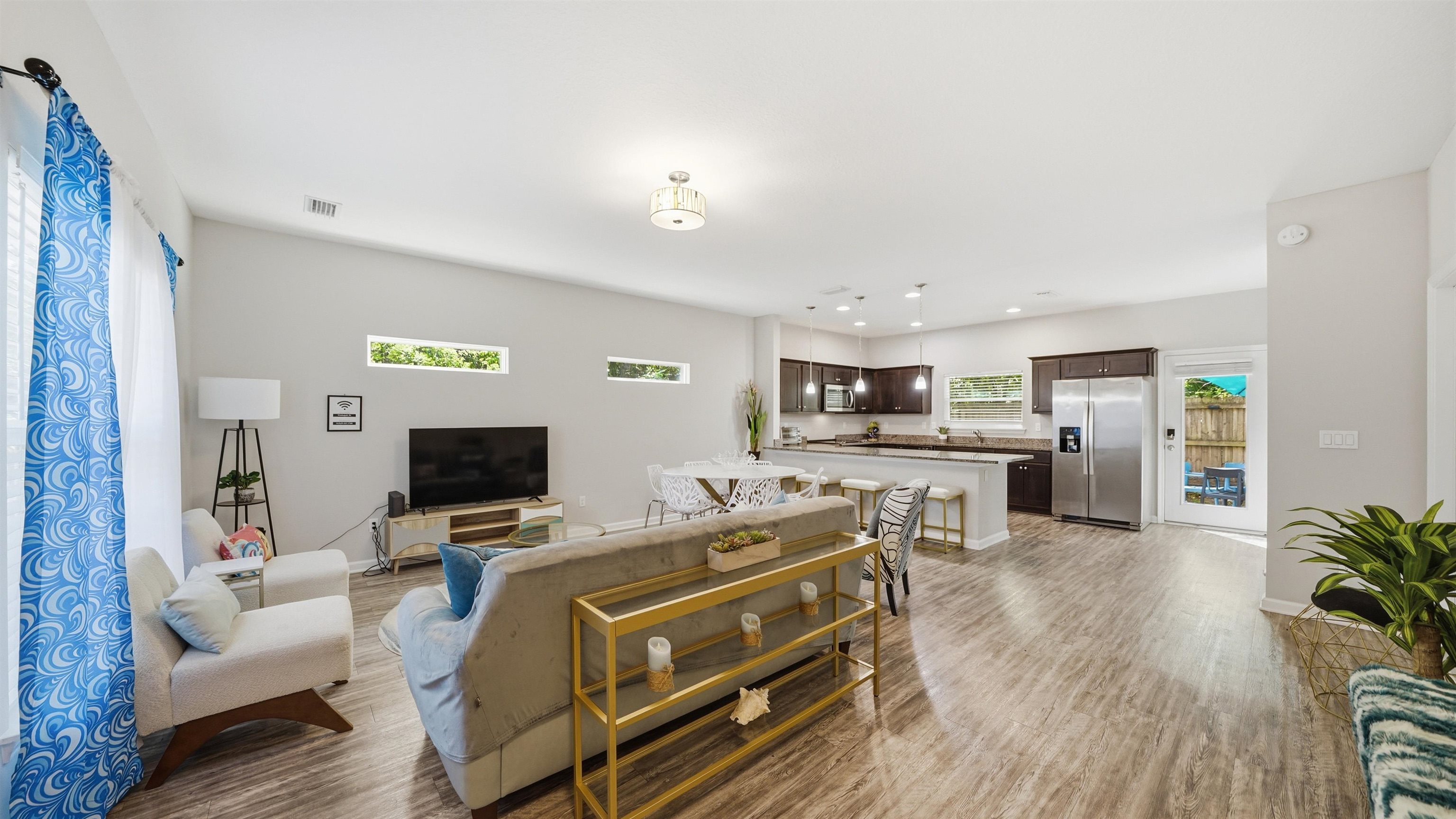 Image 2 of 50 For 241 Columbus St