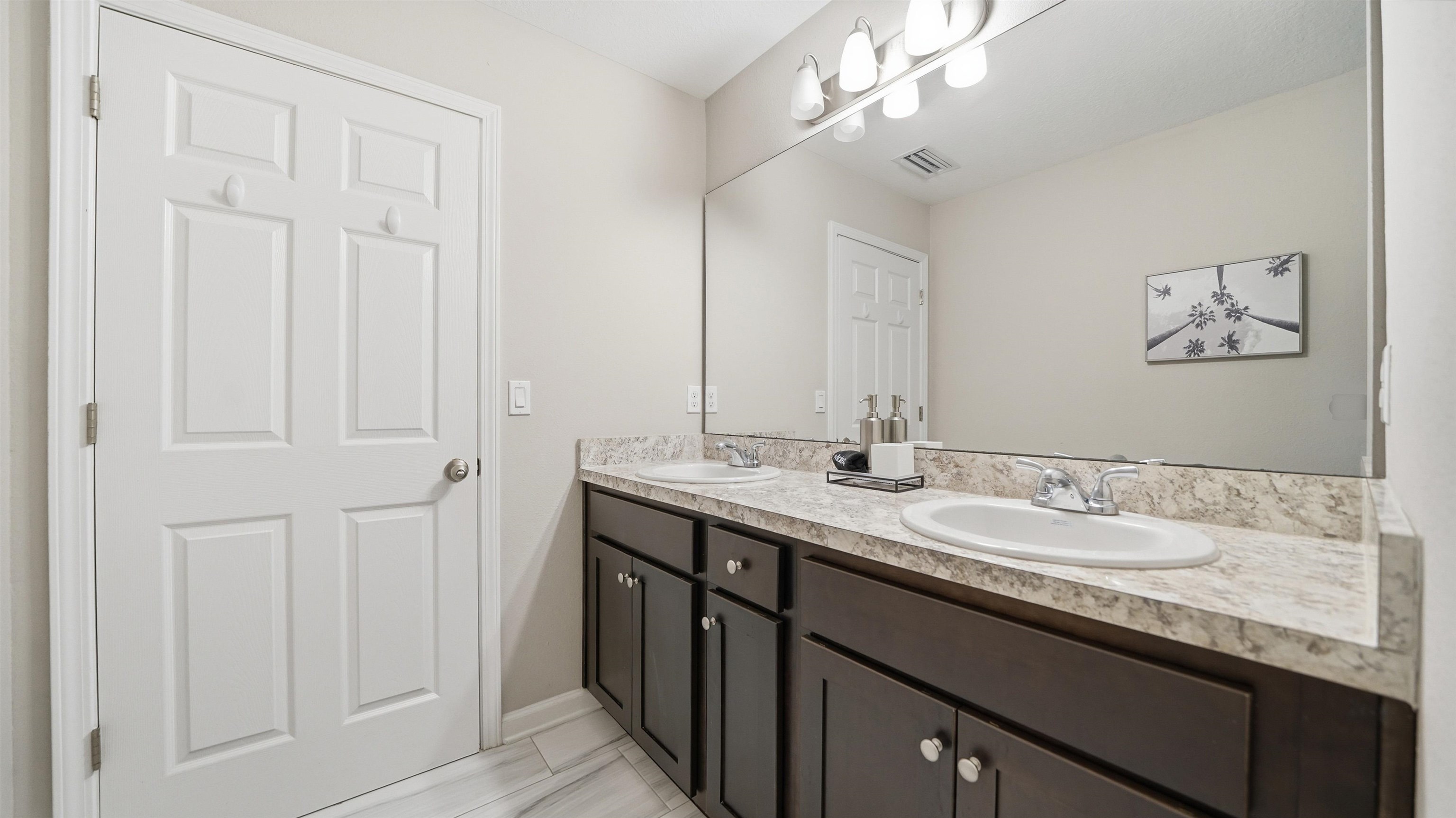 Image 23 of 50 For 241 Columbus St