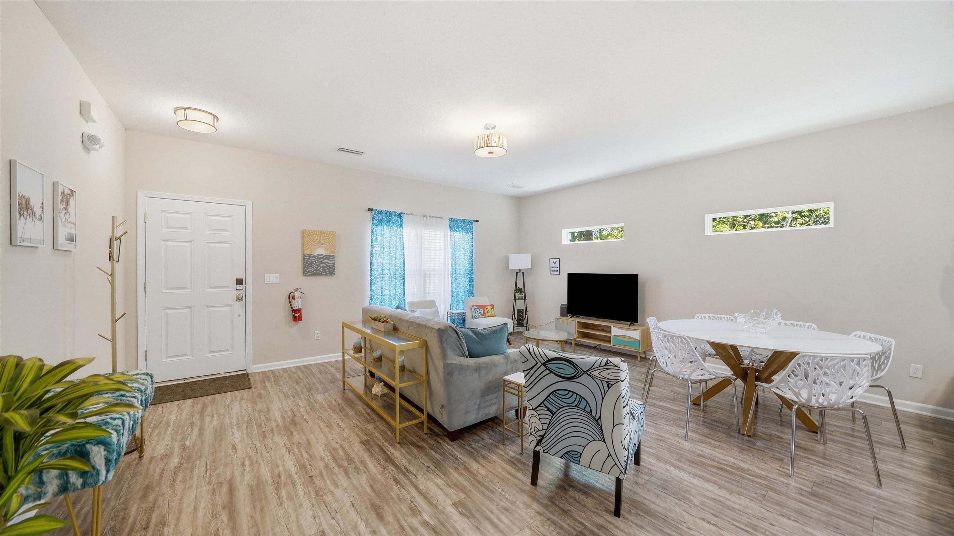 Image 3 of 50 For 241 Columbus St