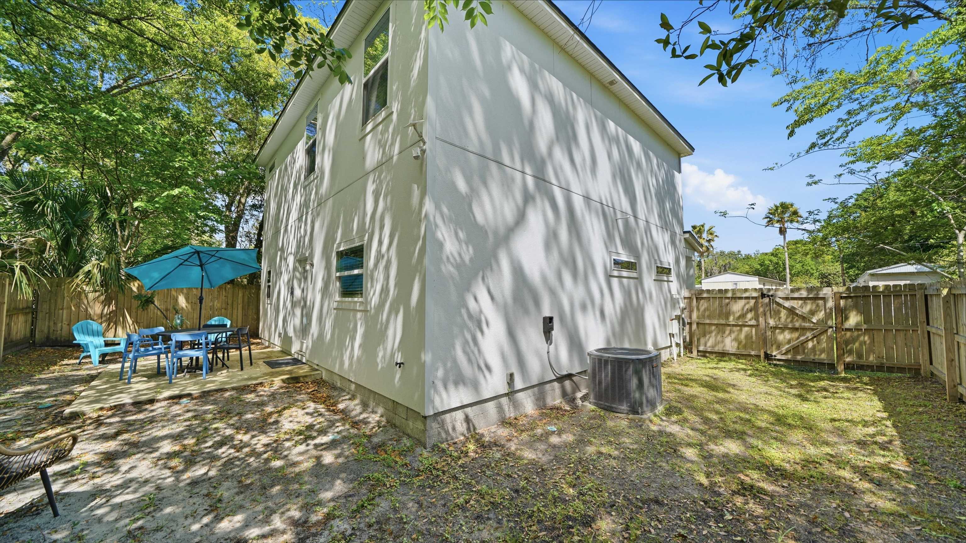 Image 40 of 50 For 241 Columbus St