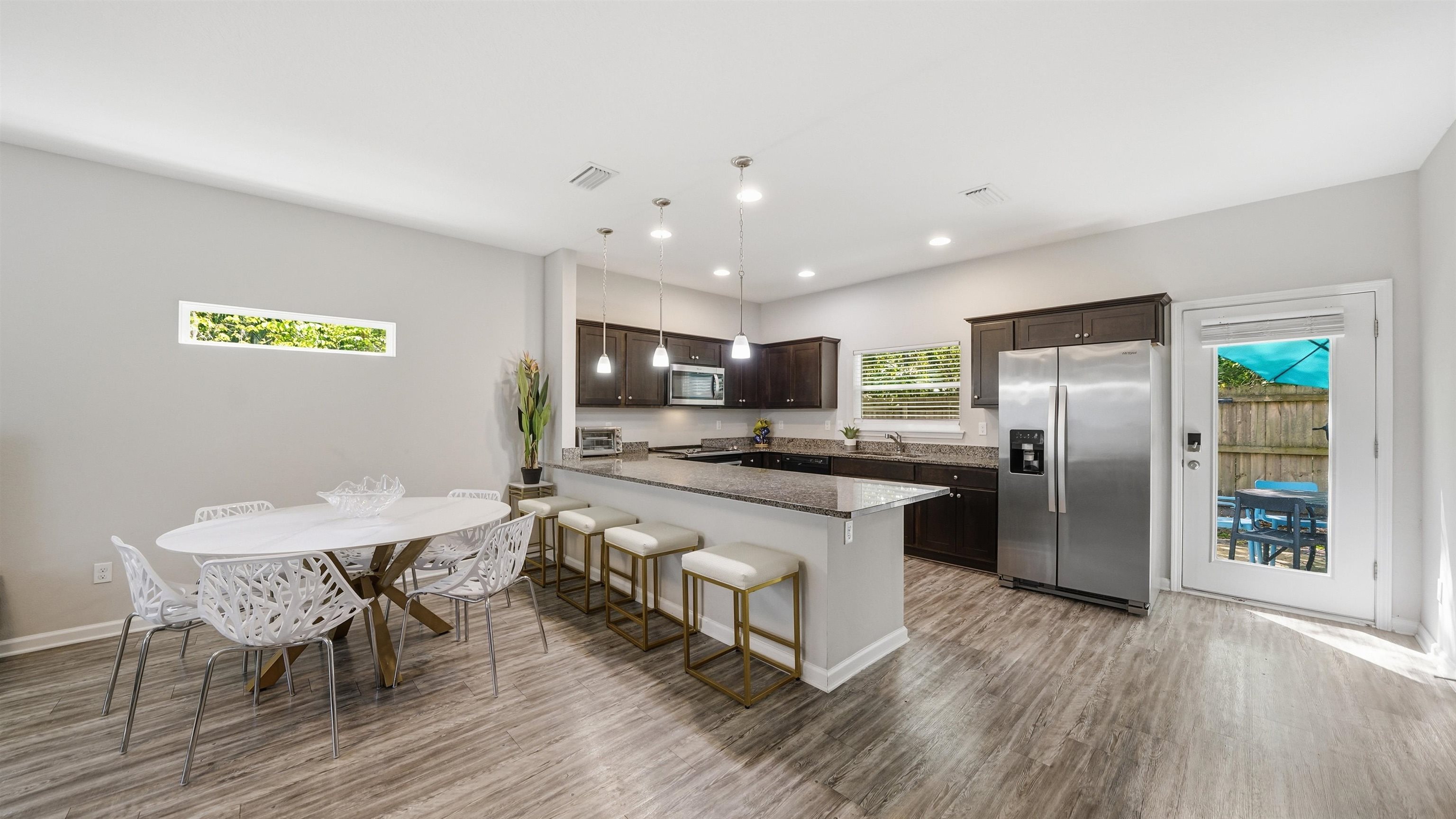 Image 5 of 50 For 241 Columbus St