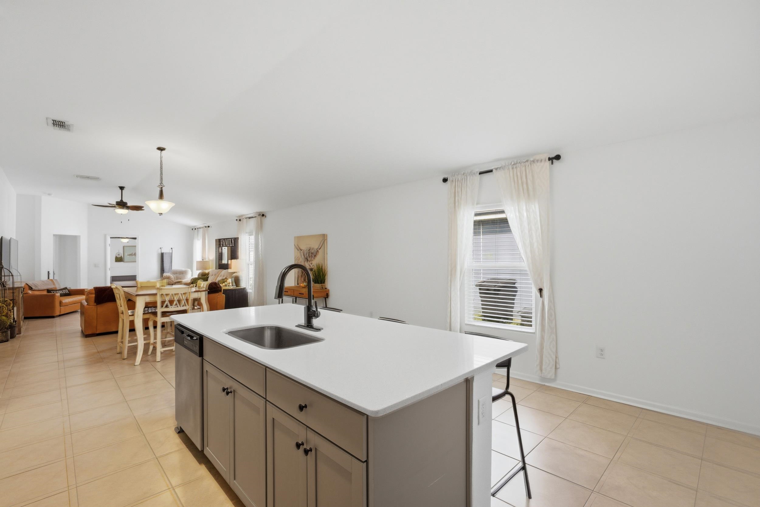 Image 10 of 38 For 52 Newland Ct