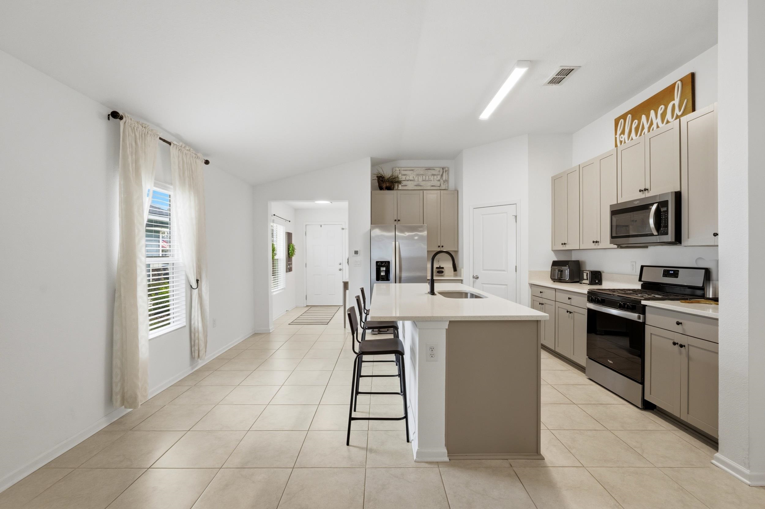 Image 11 of 38 For 52 Newland Ct