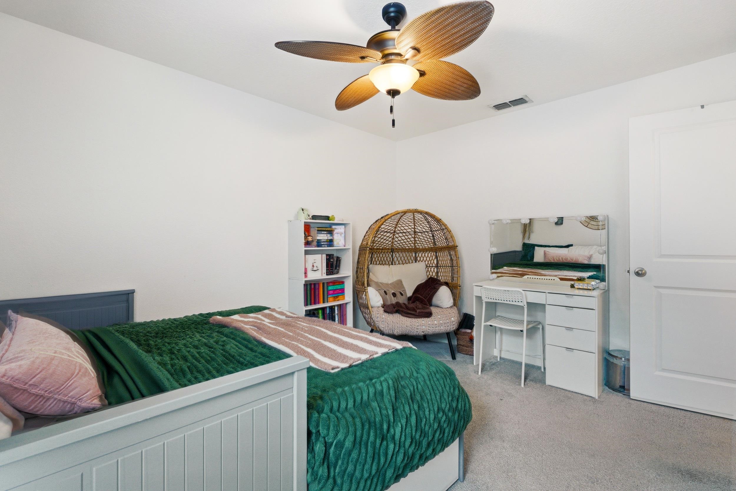 Image 23 of 38 For 52 Newland Ct