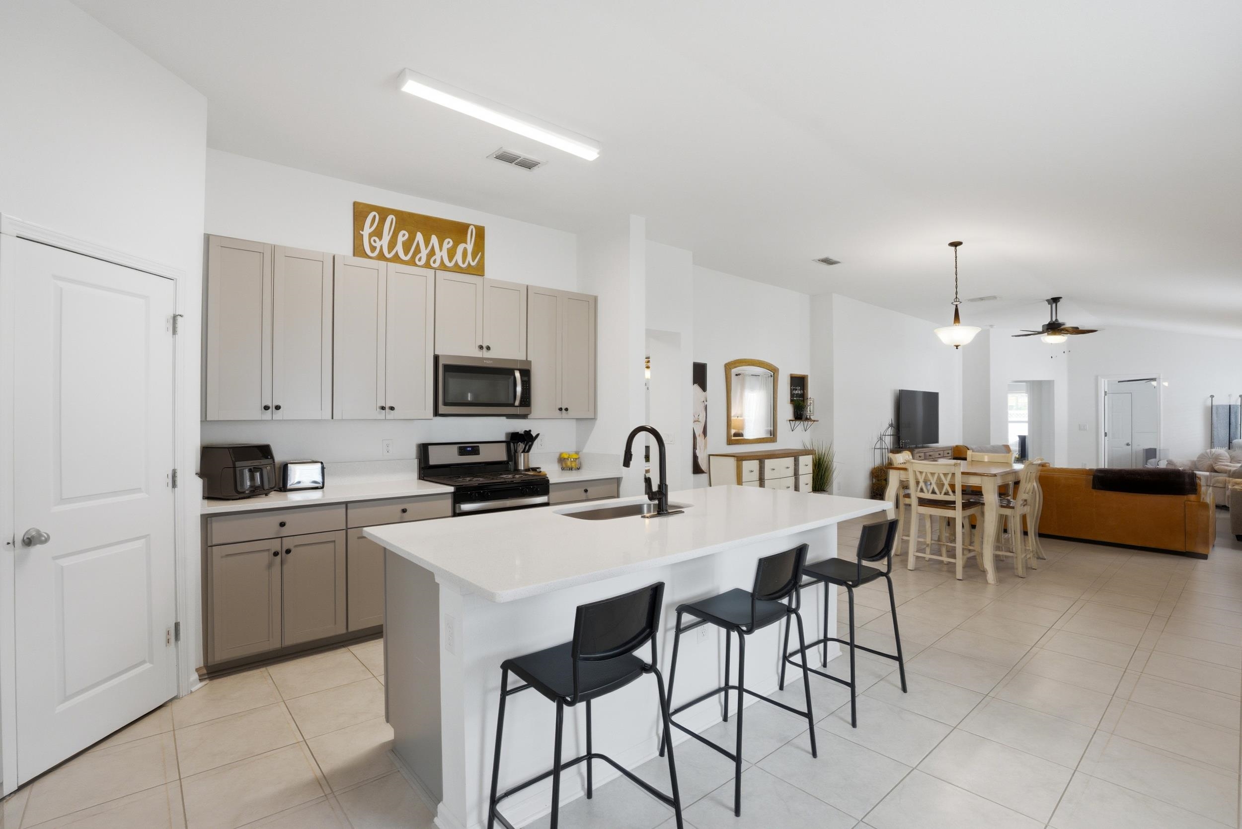 Image 6 of 38 For 52 Newland Ct