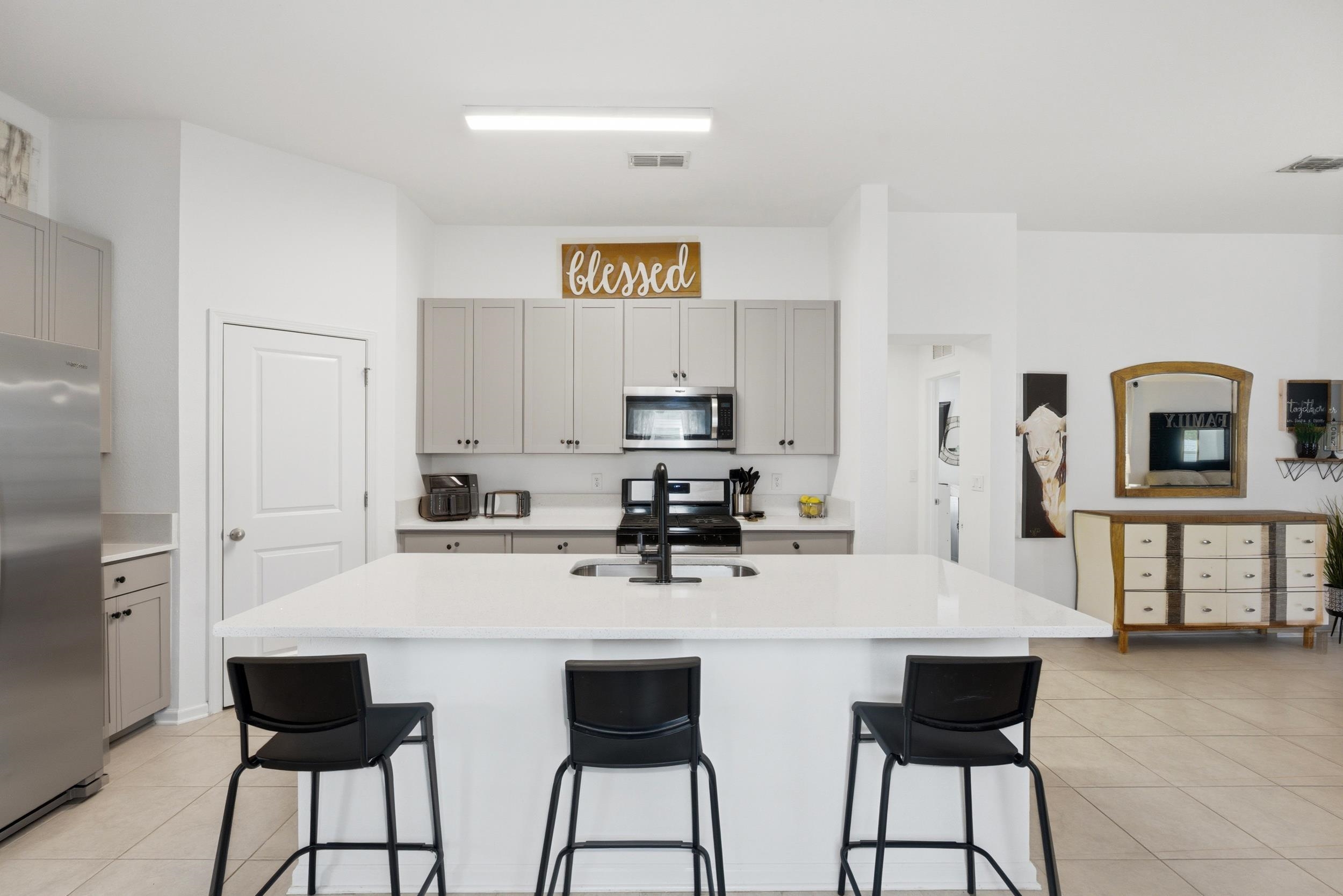 Image 7 of 38 For 52 Newland Ct