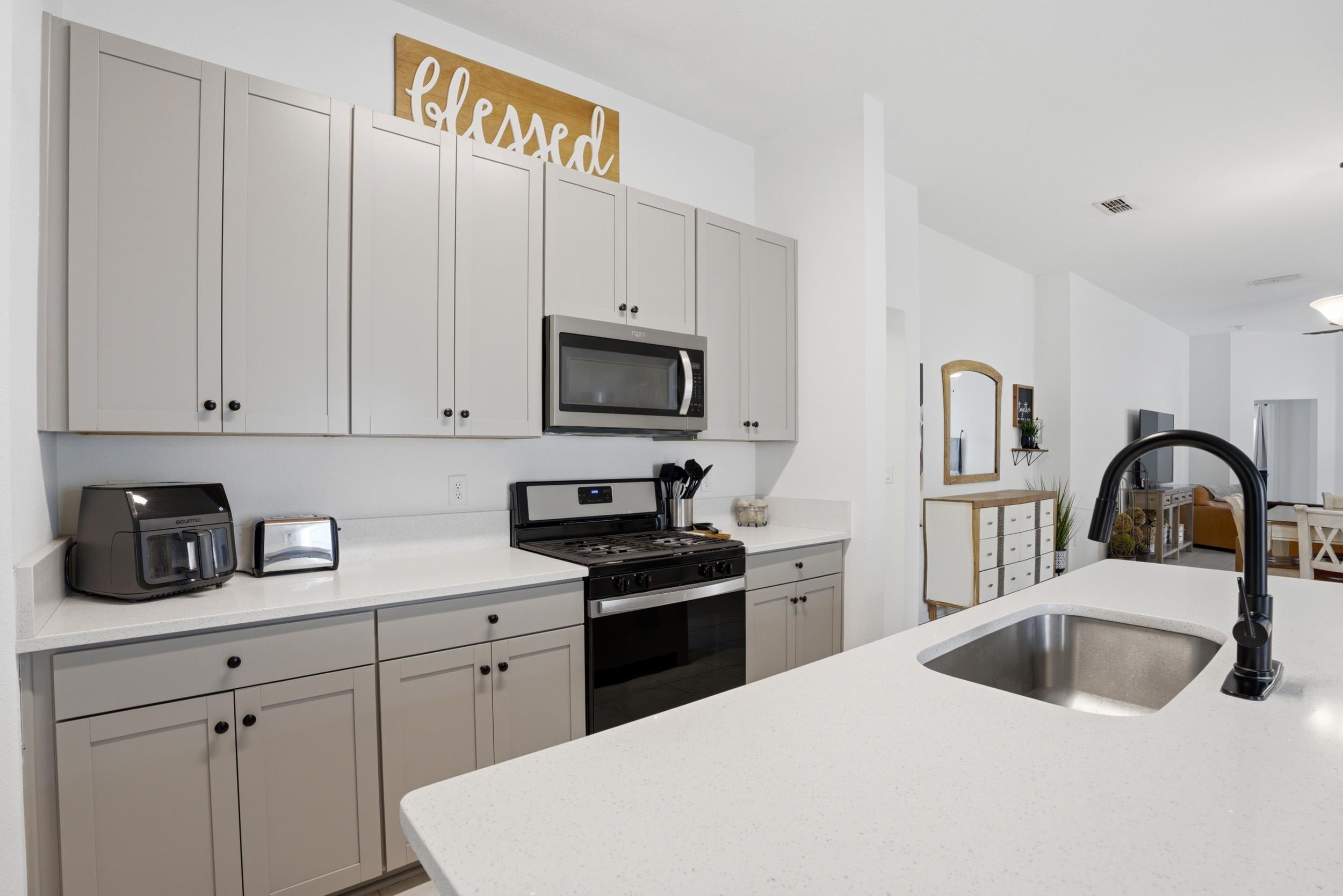 Image 9 of 38 For 52 Newland Ct