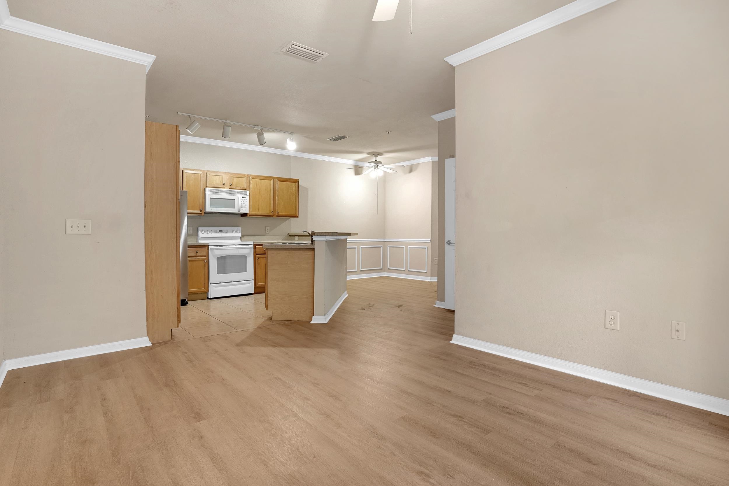 Image 11 of 21 For 225 Old Village Center Cir  4108