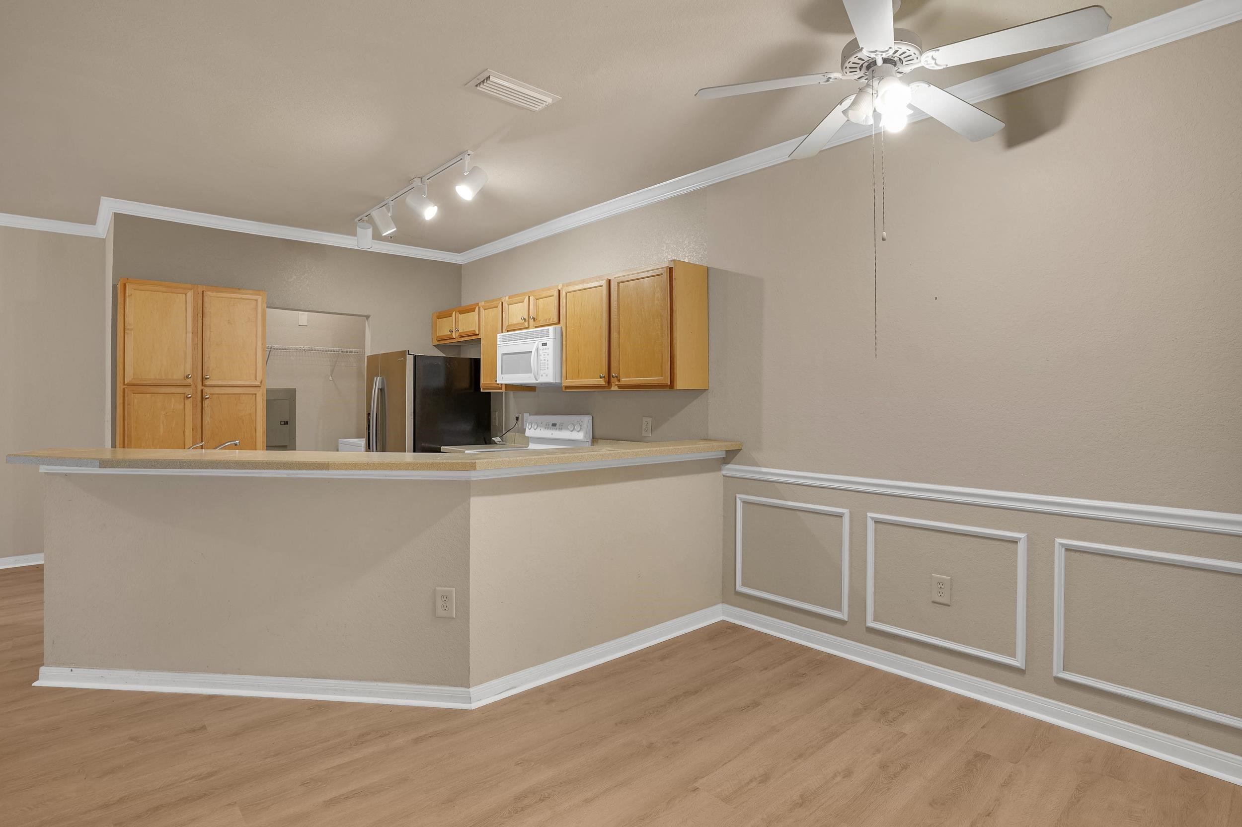 Image 15 of 21 For 225 Old Village Center Cir  4108