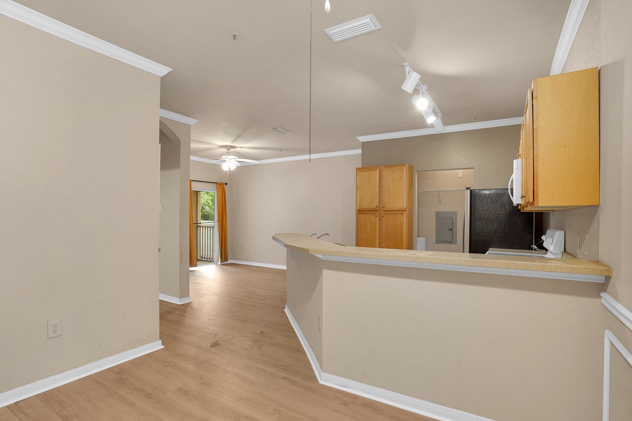Image 16 of 21 For 225 Old Village Center Cir  4108