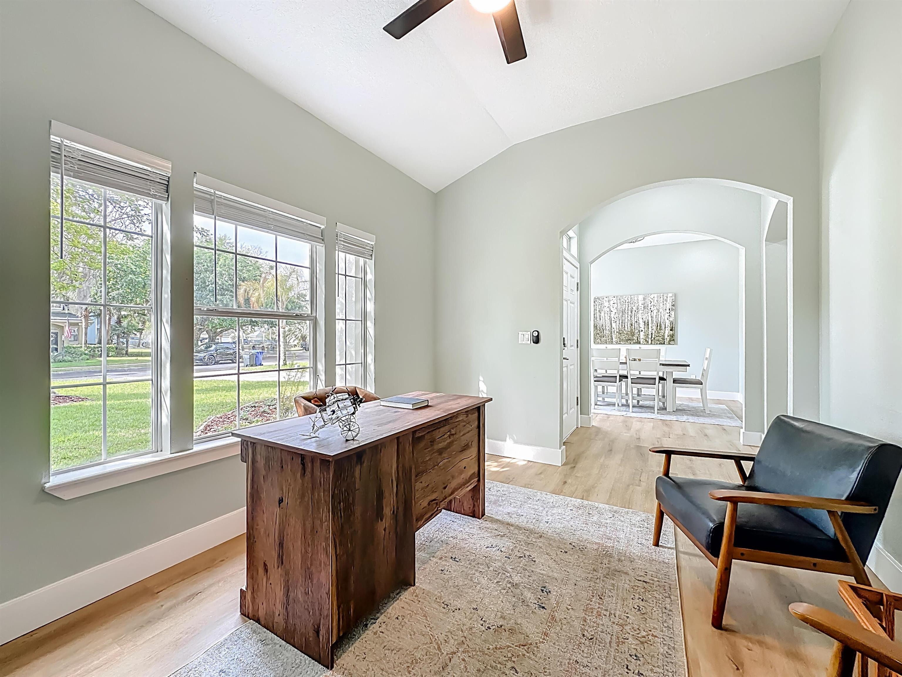 Image 11 of 56 For 328 Summercove Cir