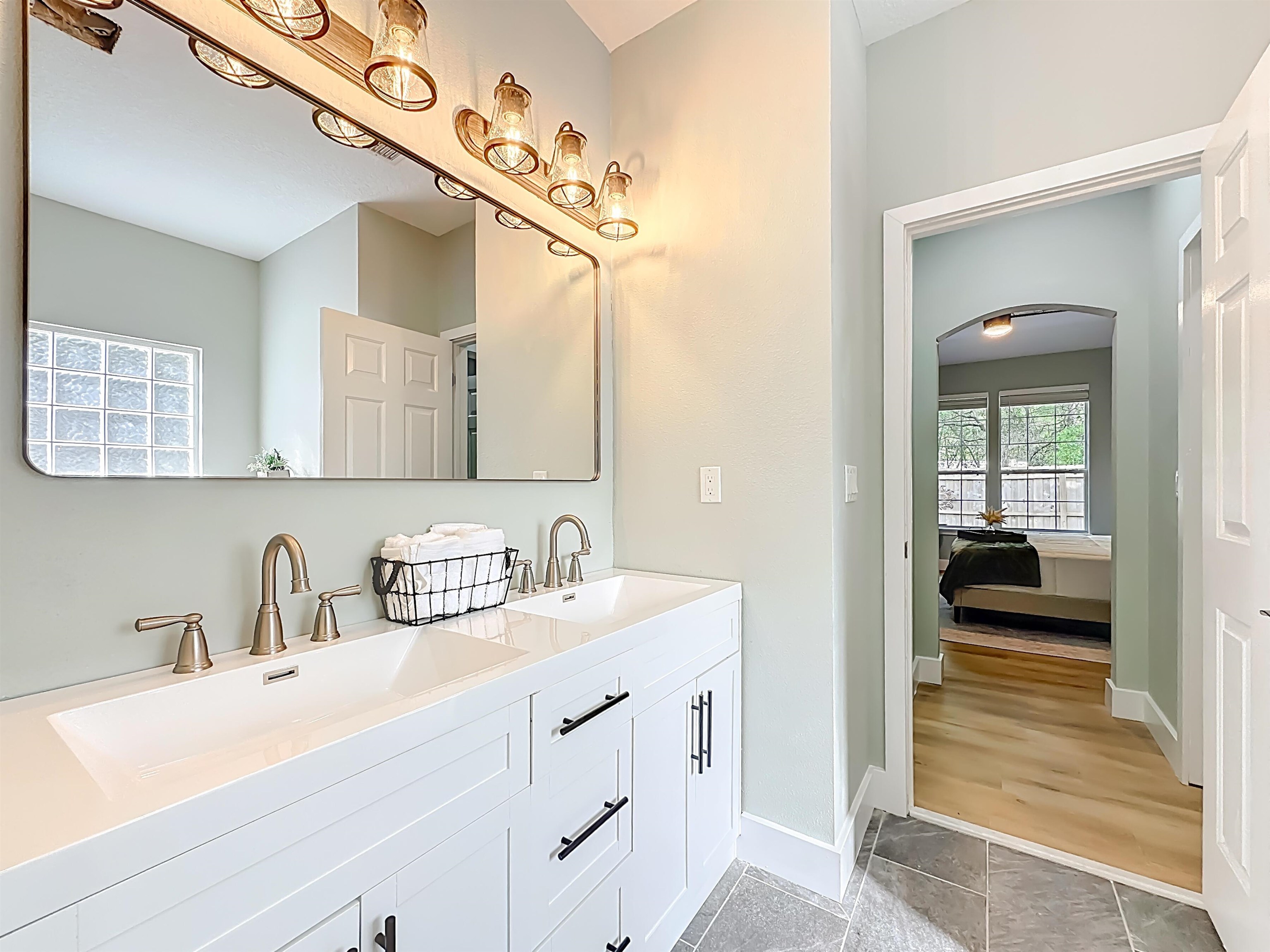 Image 13 of 56 For 328 Summercove Cir