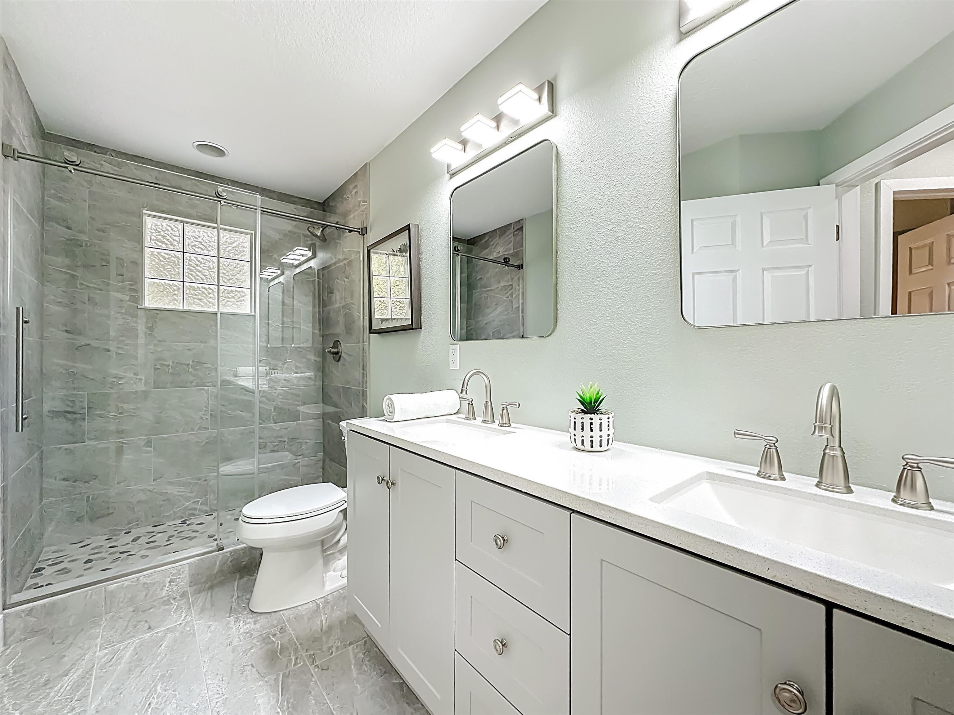 Image 14 of 56 For 328 Summercove Cir