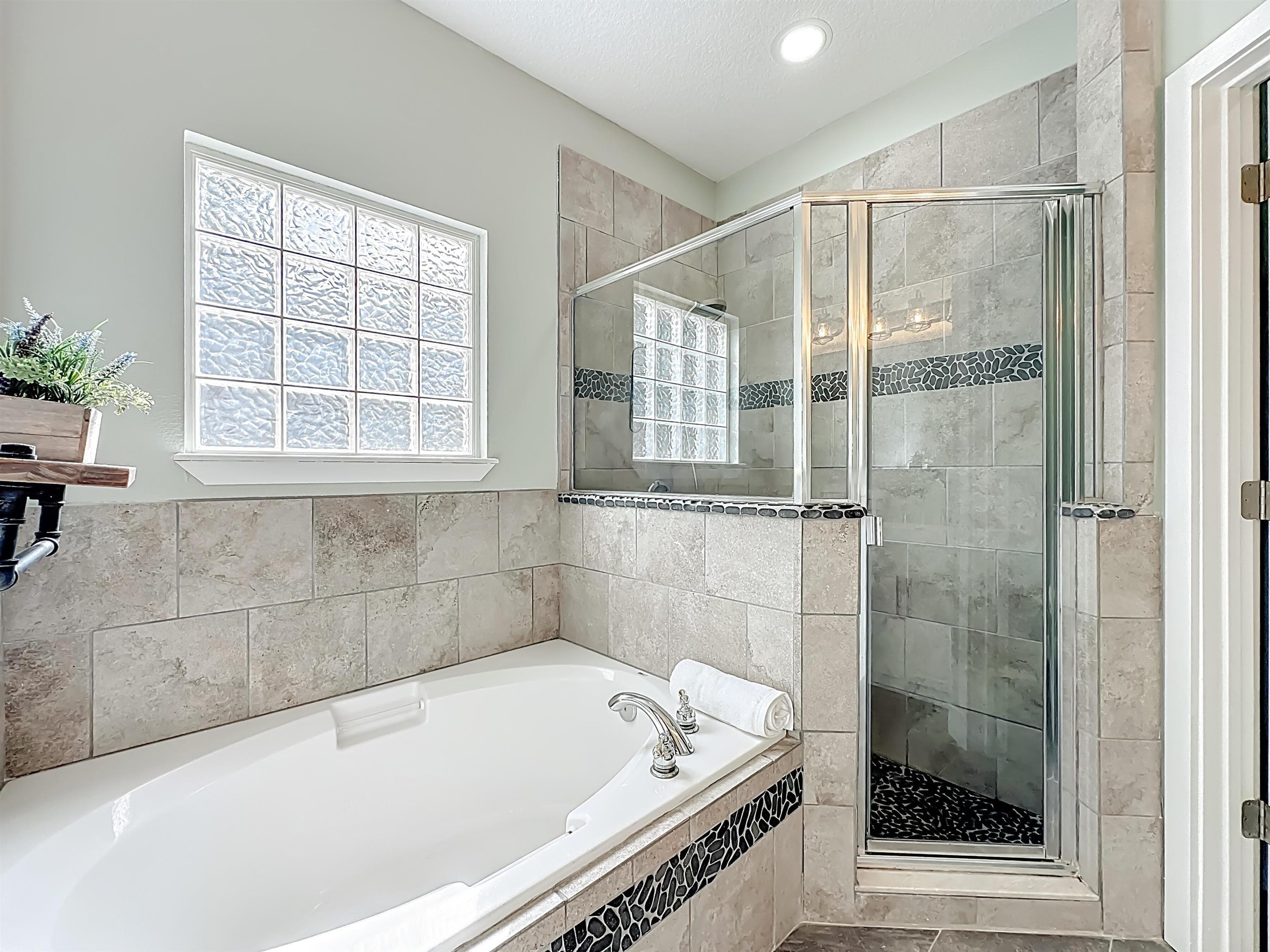 Image 16 of 56 For 328 Summercove Cir