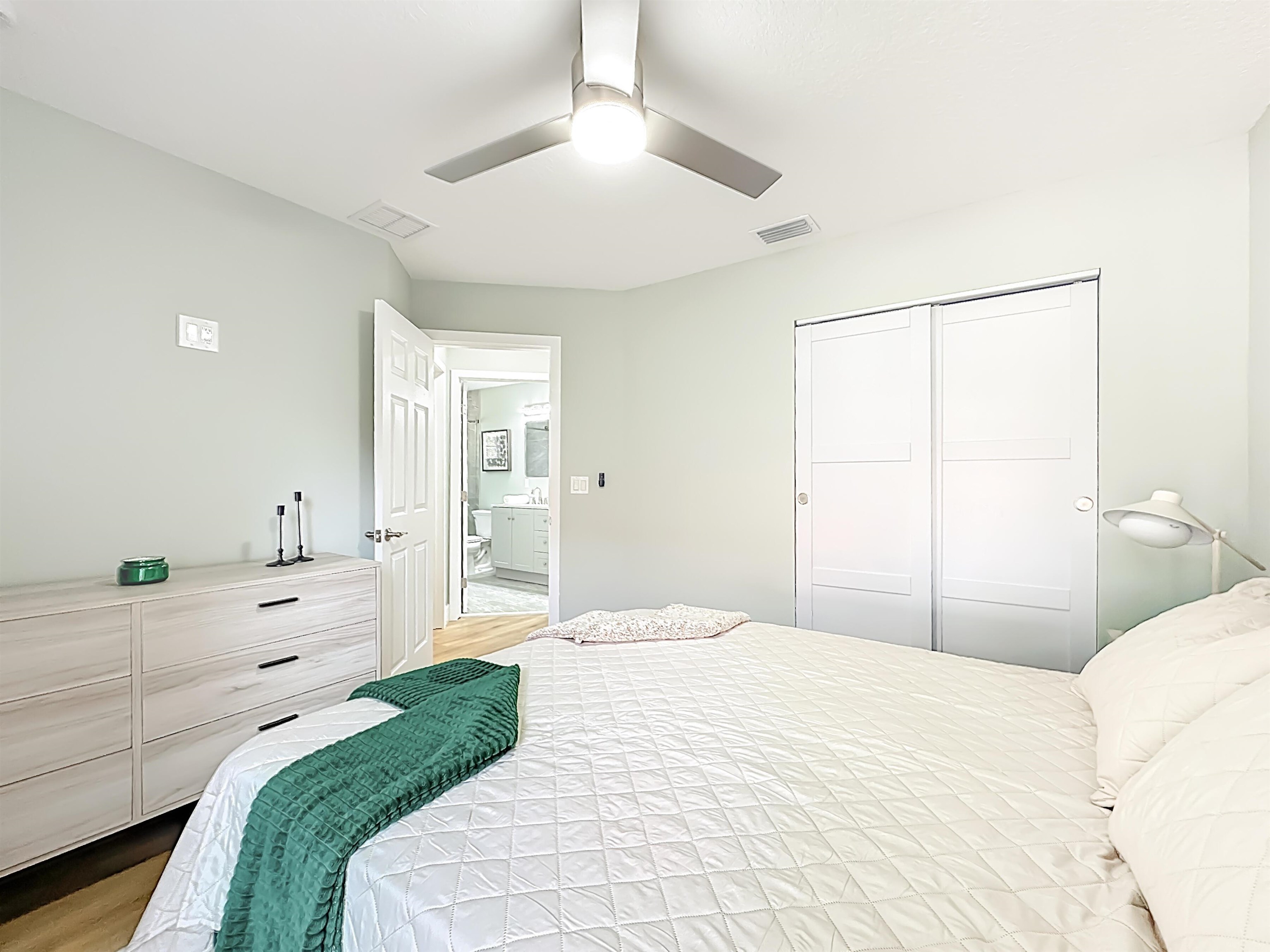 Image 23 of 56 For 328 Summercove Cir