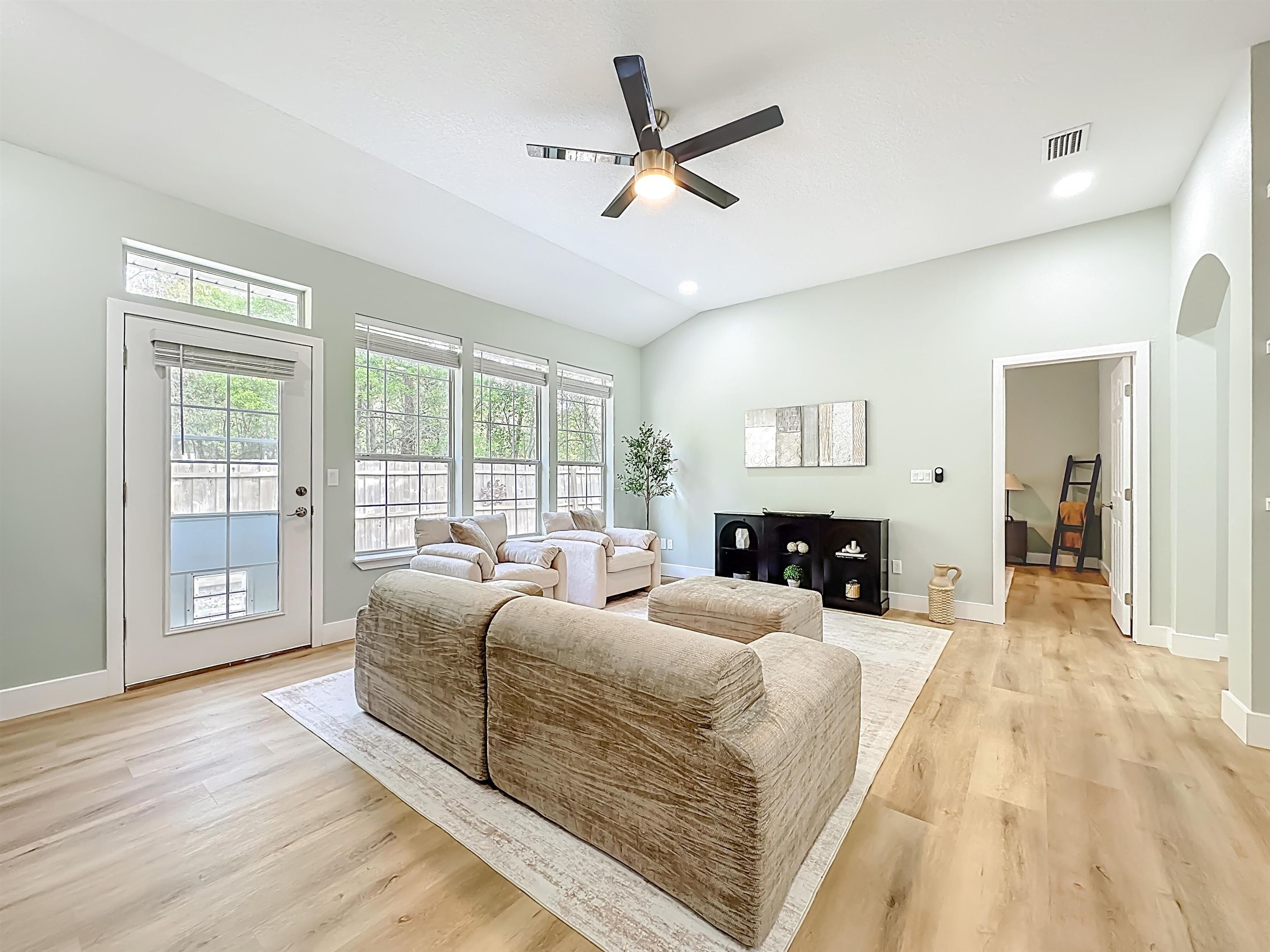 Image 3 of 56 For 328 Summercove Cir