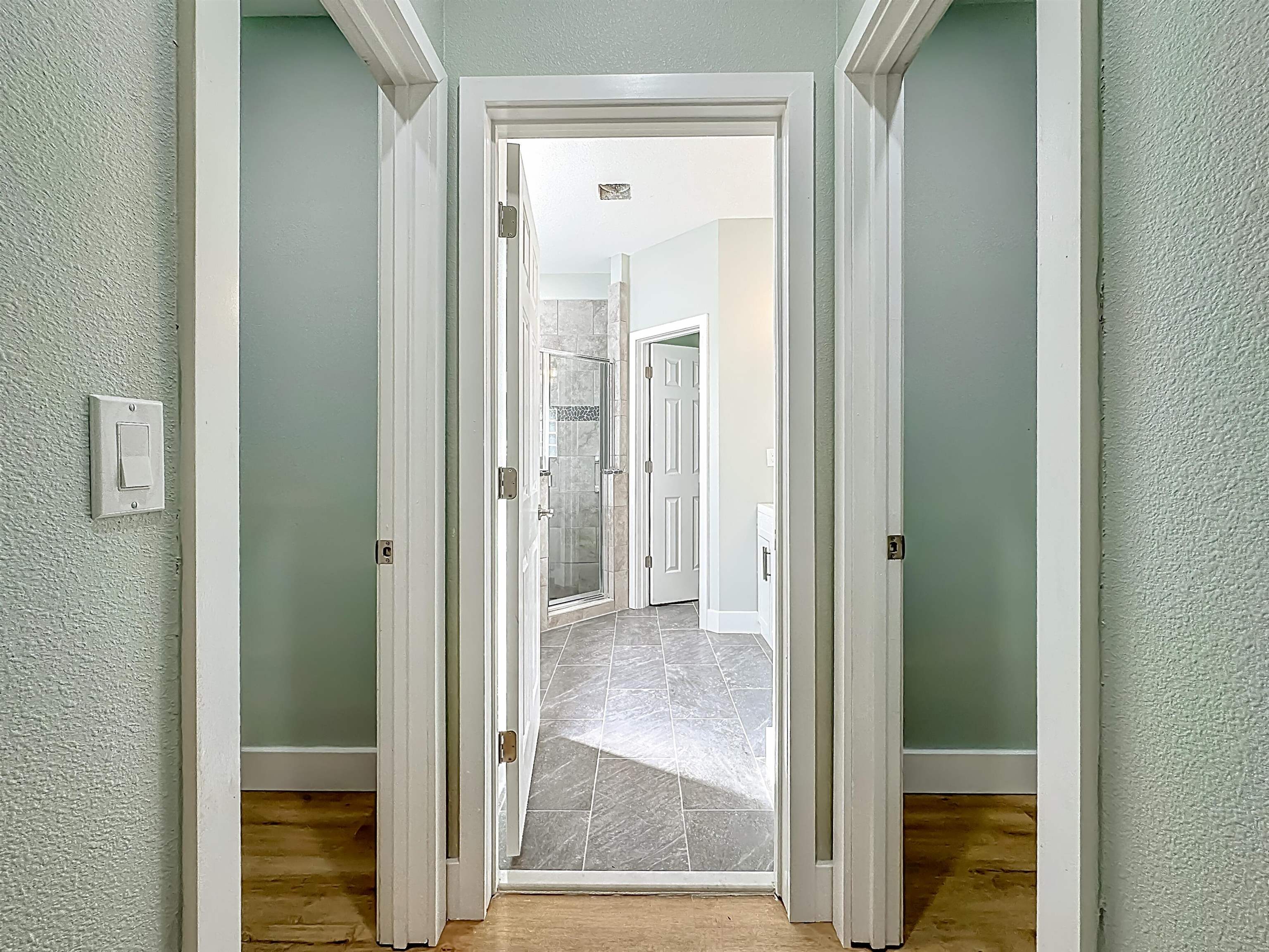 Image 32 of 56 For 328 Summercove Cir