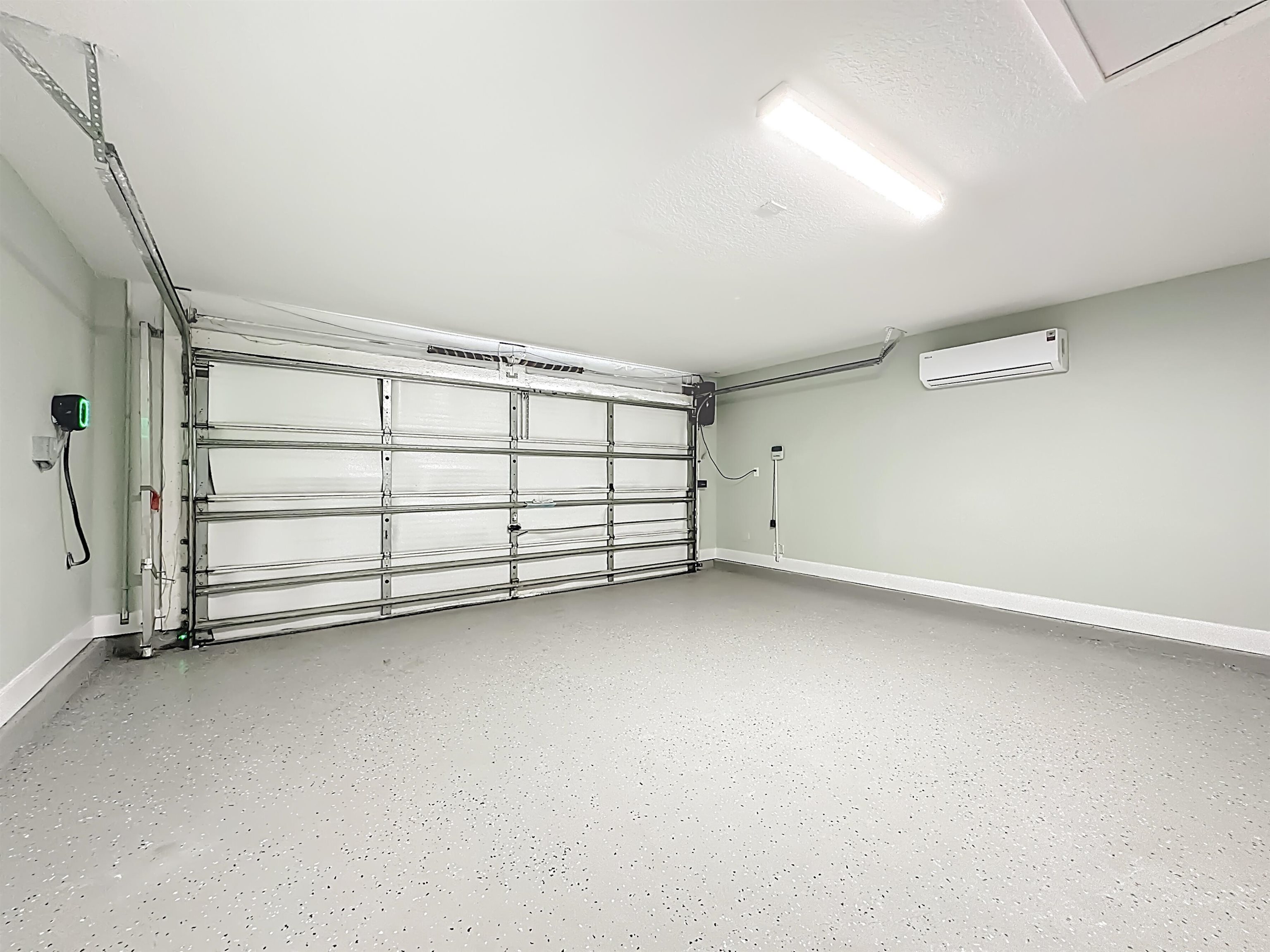 Image 34 of 56 For 328 Summercove Cir