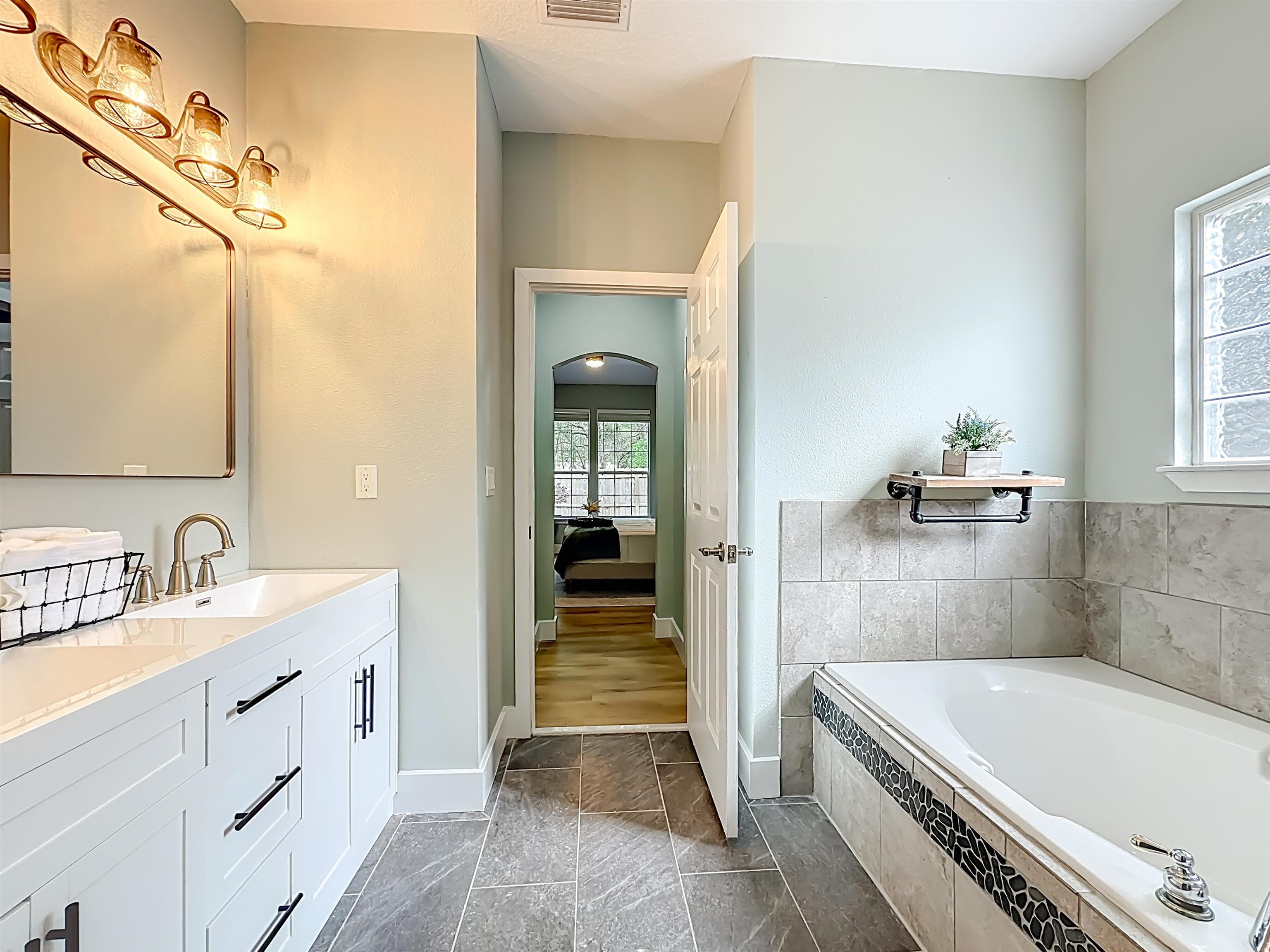 Image 37 of 56 For 328 Summercove Cir