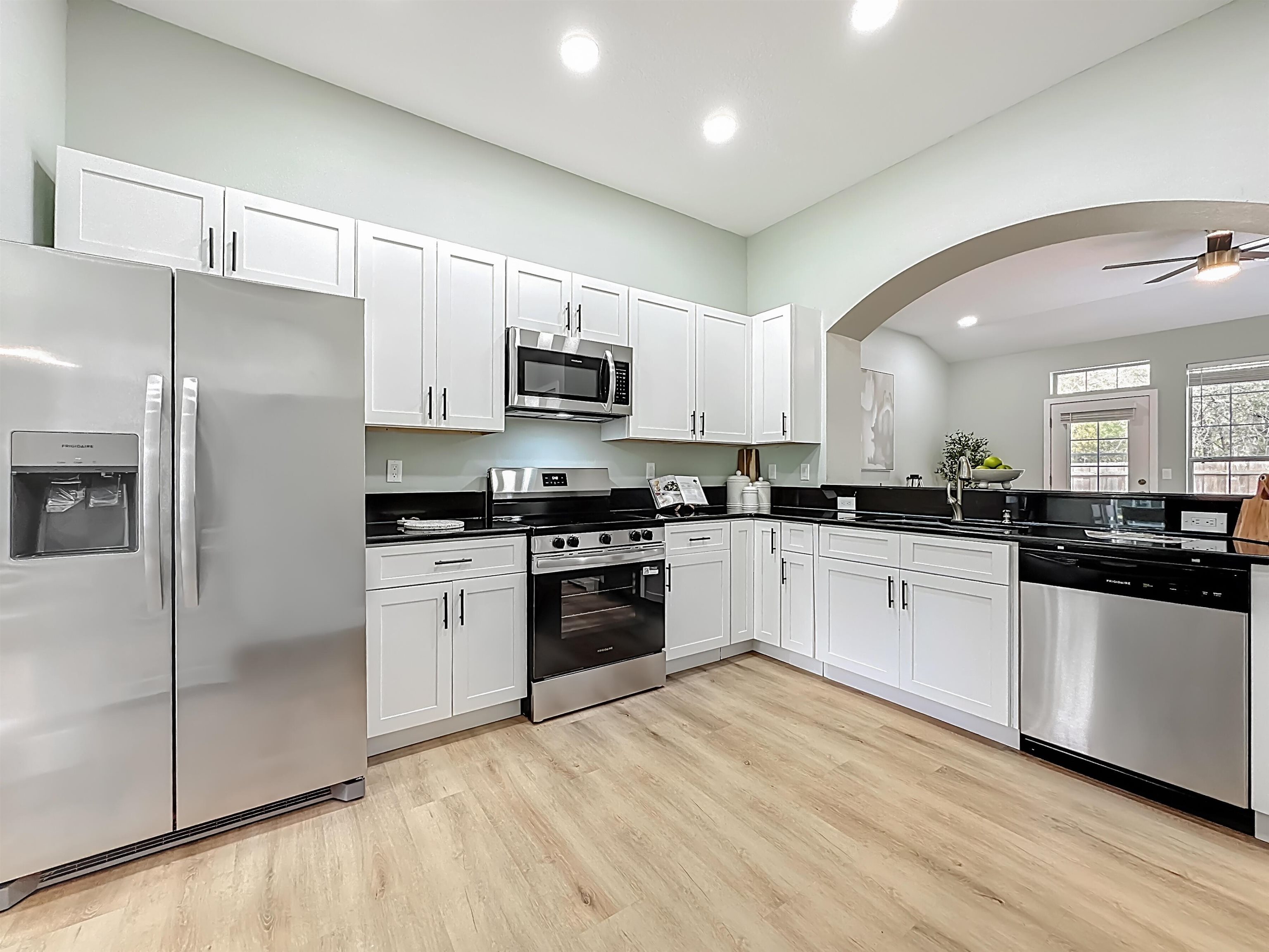 Image 6 of 56 For 328 Summercove Cir