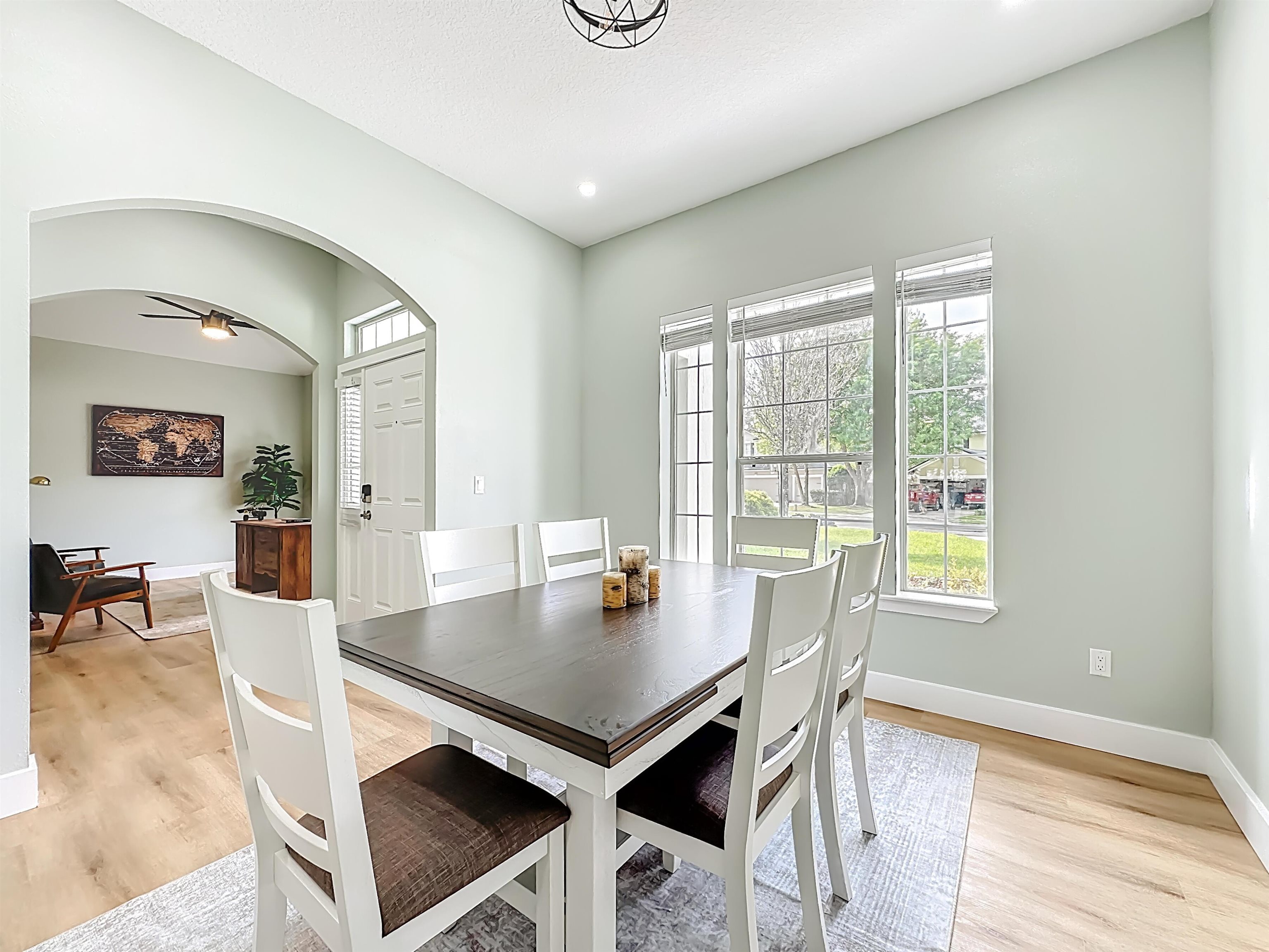 Image 7 of 56 For 328 Summercove Cir