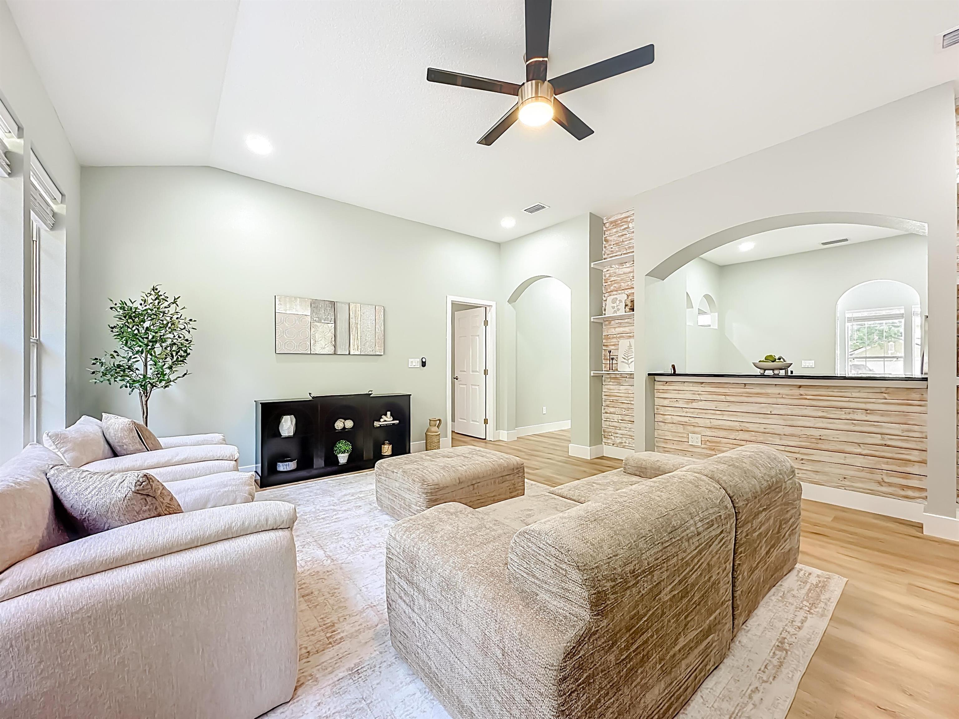 Image 8 of 56 For 328 Summercove Cir